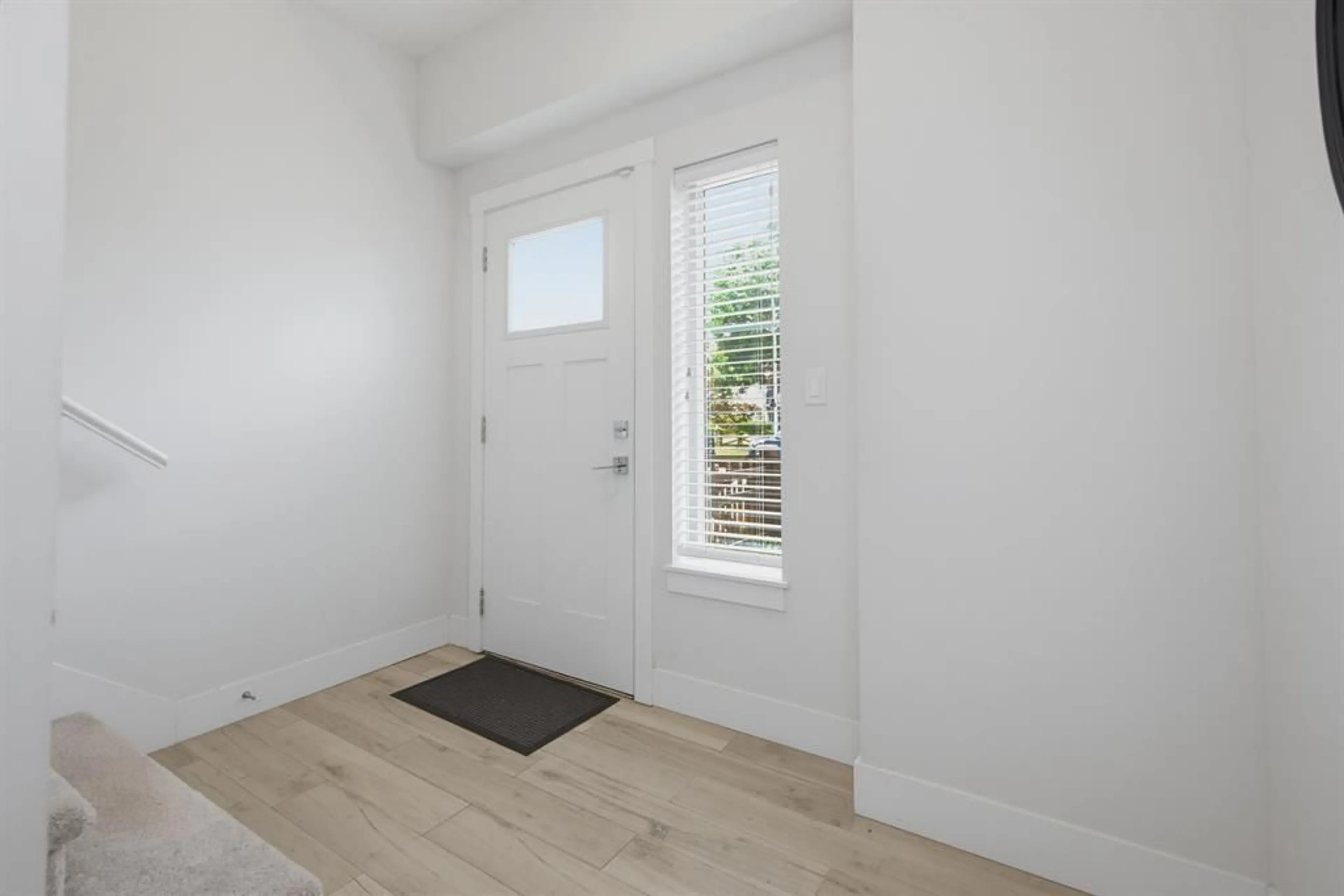 Indoor entryway for 21 - 22128 48A AVENUE, Langley British Columbia V3A0L6