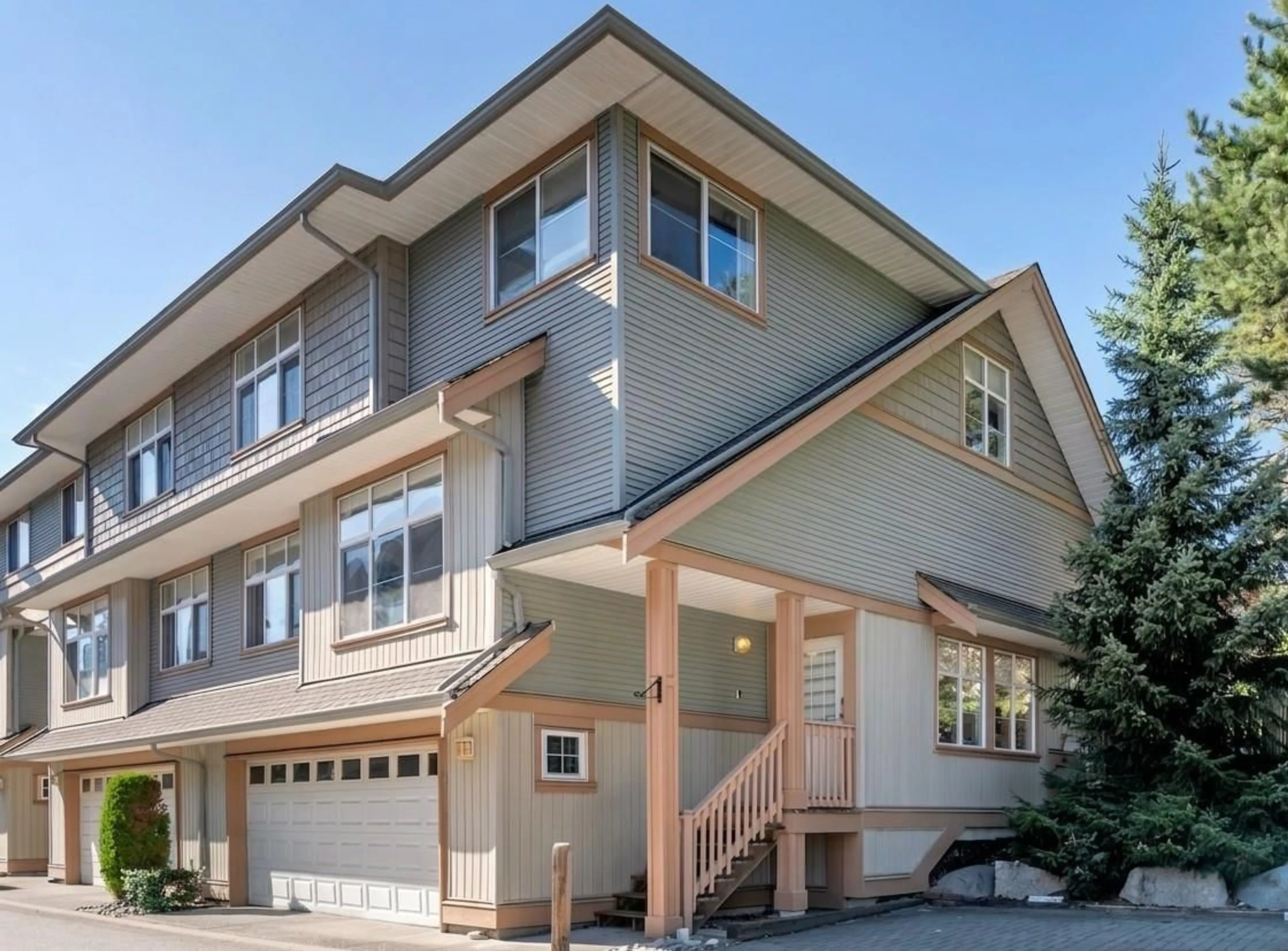Home with vinyl exterior material, street for 57 - 7518 138 STREET, Surrey British Columbia V3W1S1