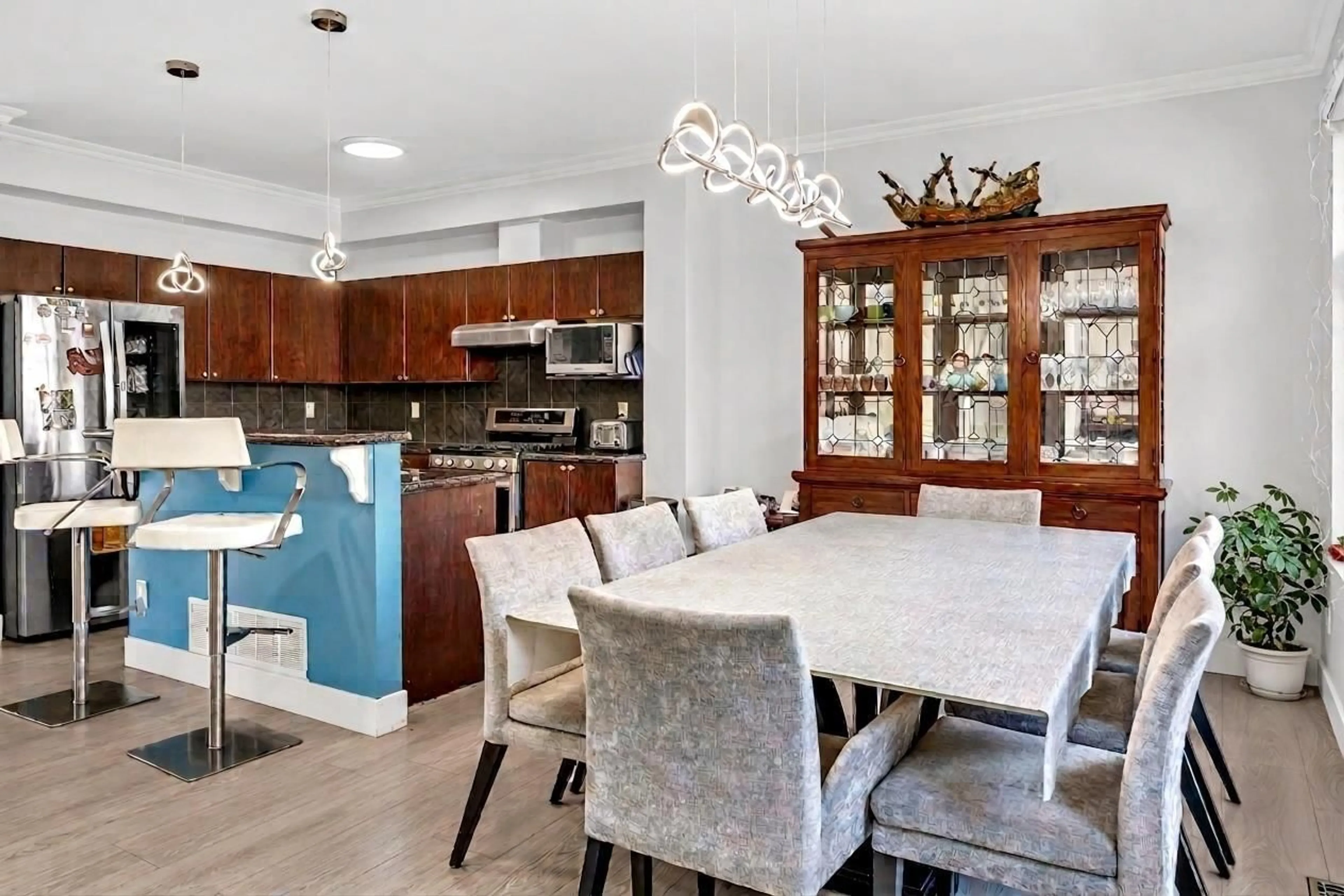 Open concept kitchen, ceramic/tile floor for 57 - 7518 138 STREET, Surrey British Columbia V3W1S1