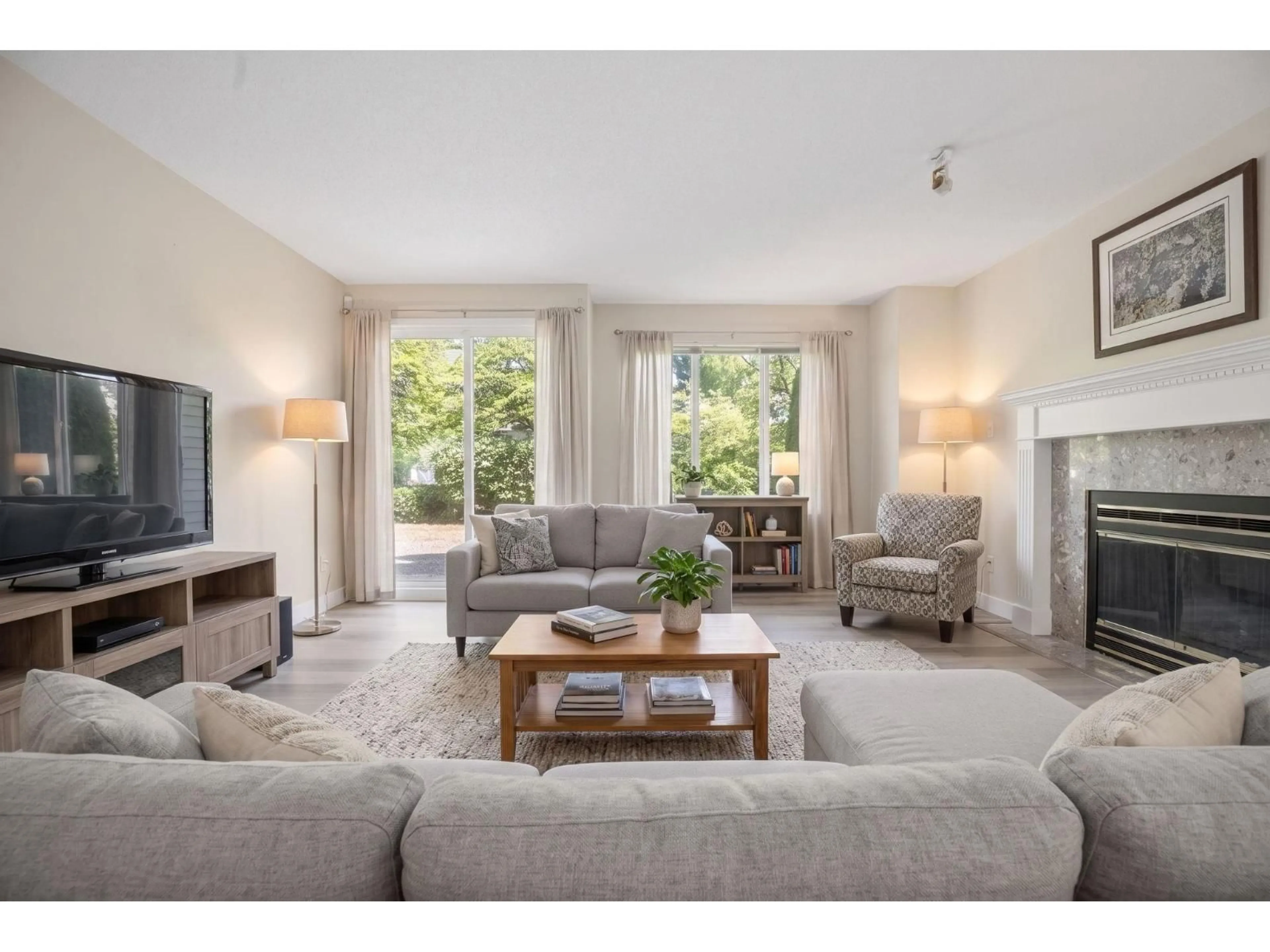 Living room with furniture, unknown for 163 - 13888 70 AVENUE, Surrey British Columbia V3W0R8
