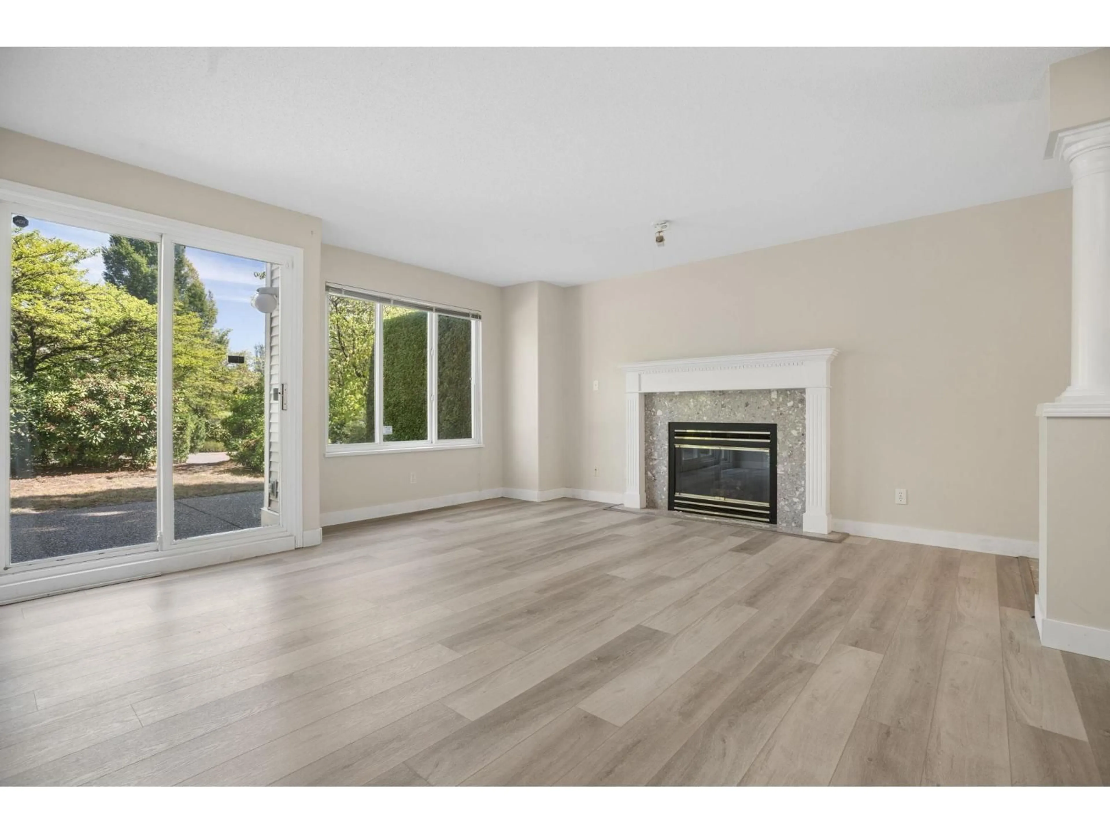 A pic of a room for 163 - 13888 70 AVENUE, Surrey British Columbia V3W0R8