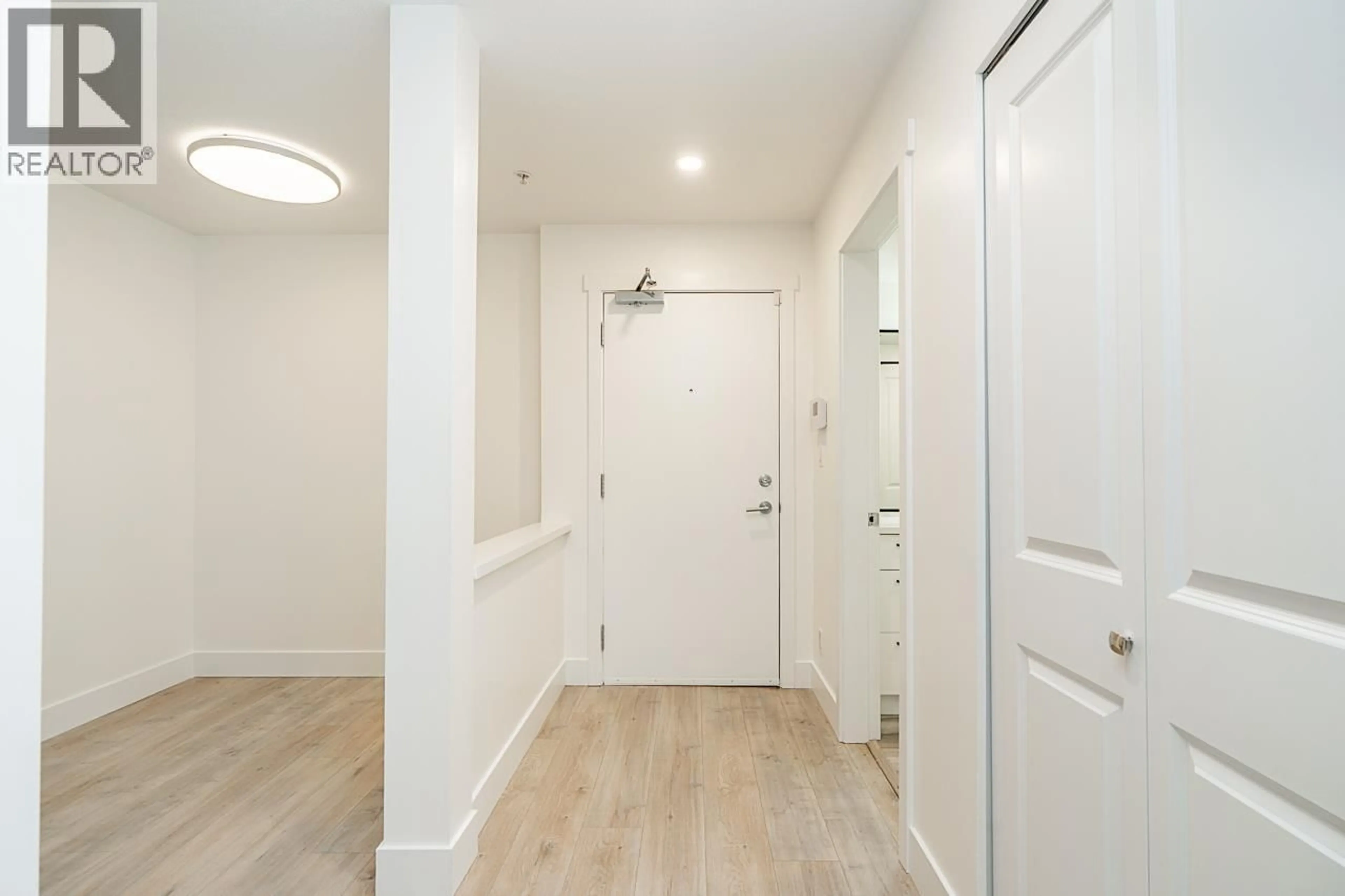 Indoor entryway for 105 - 3097 LINCOLN AVENUE, Coquitlam British Columbia V3B0L1