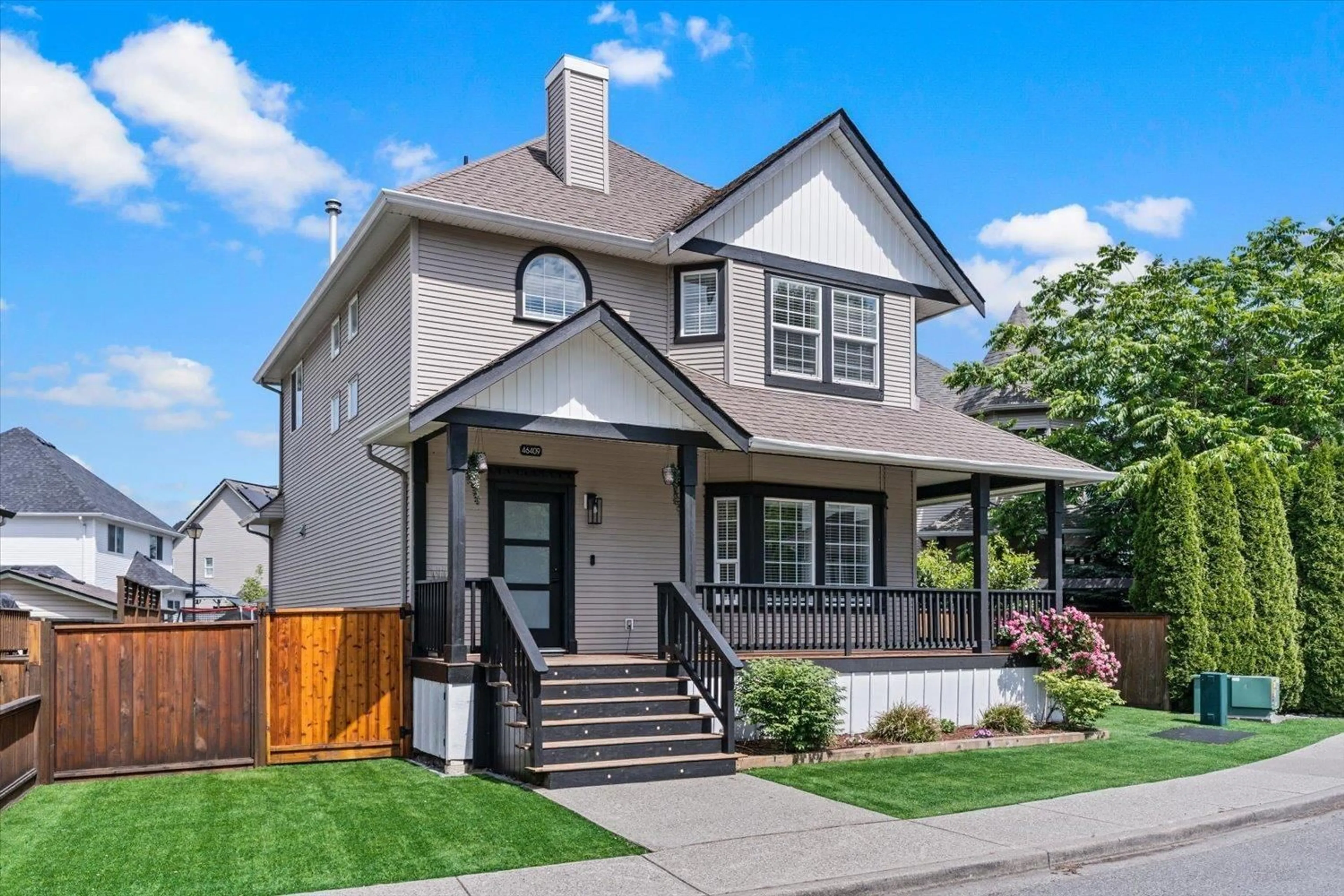 Home with vinyl exterior material, street for 46409 BEDFORD PARKWAY, Chilliwack British Columbia V2R5N4