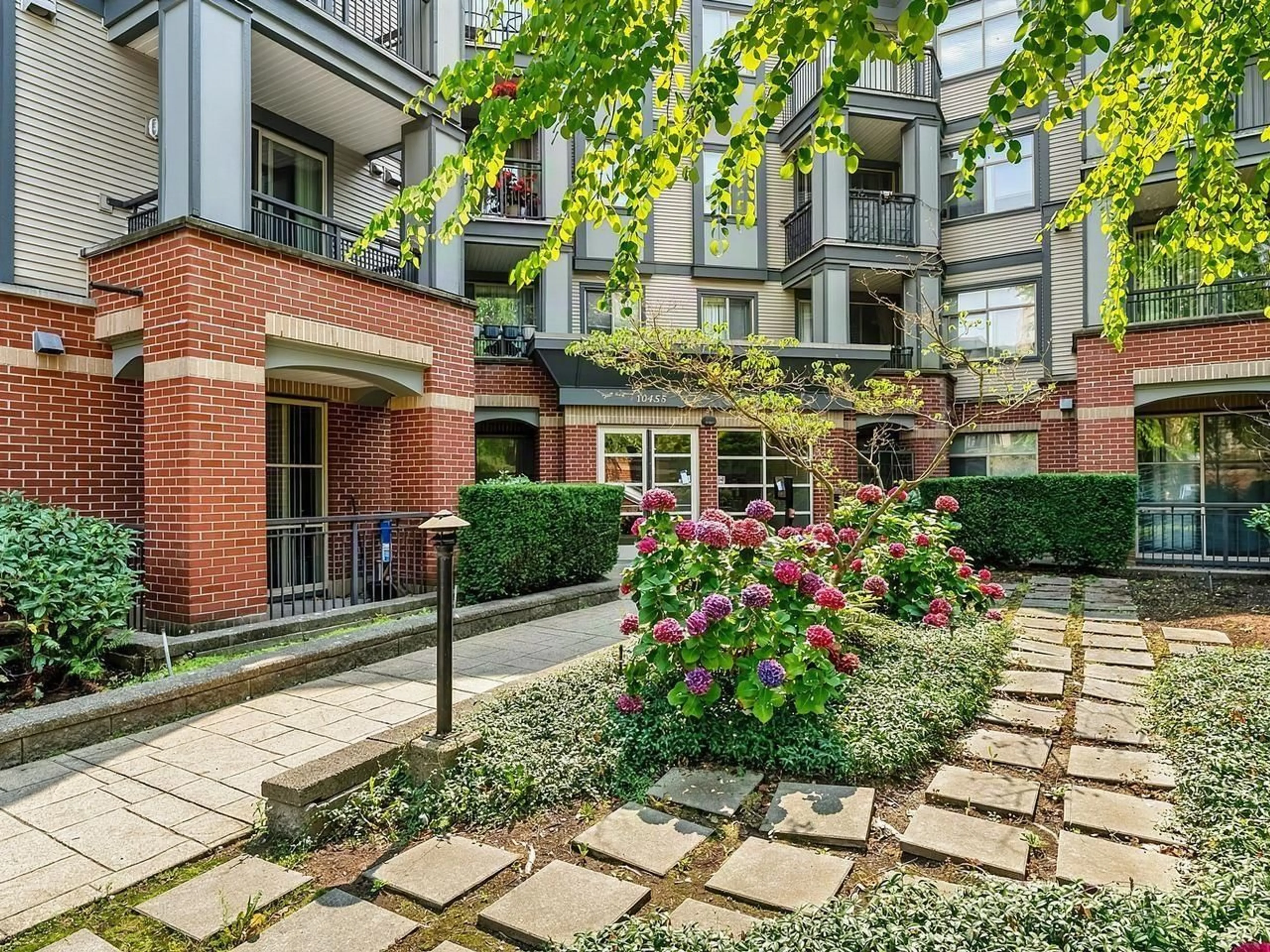 Patio, unknown for 215 - 10455 UNIVERSITY DRIVE, Surrey British Columbia V3T0A5