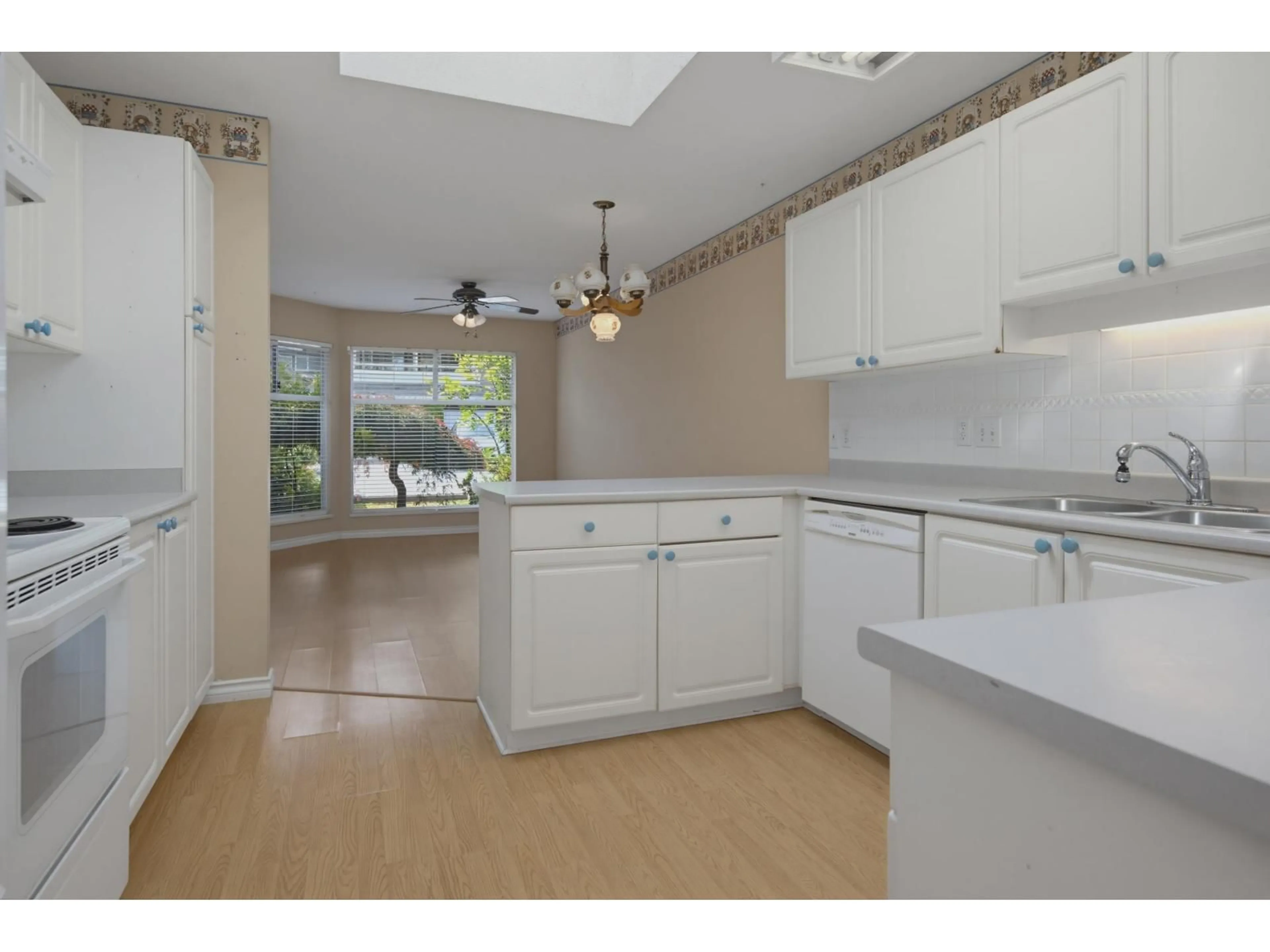 Open concept kitchen, unknown for 178 - 16080 82 AVENUE, Surrey British Columbia V4N0N6