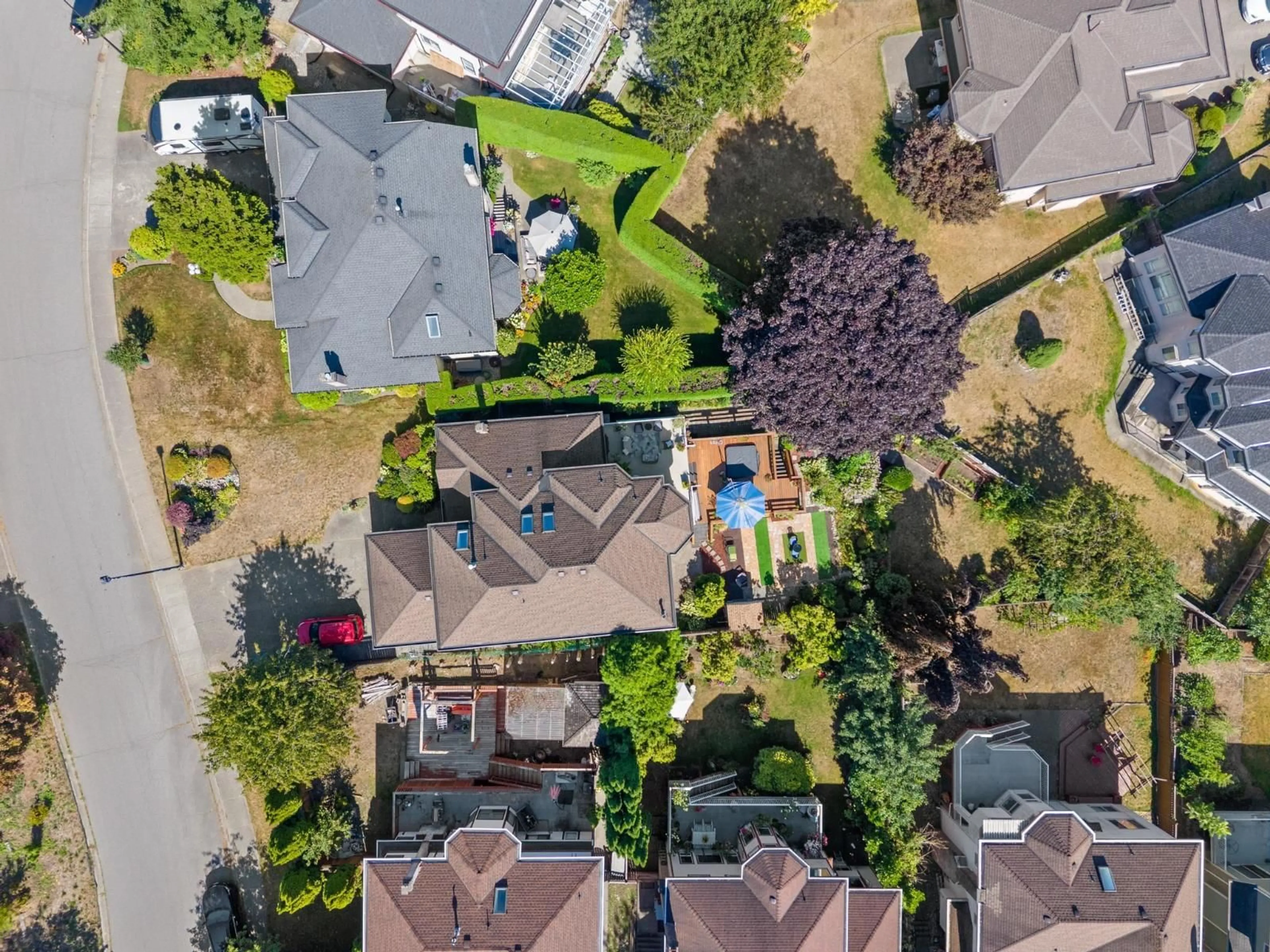 A pic from outside/outdoor area/front of a property/back of a property/a pic from drone, street for 16614 CHERRYHILL CRESCENT, Surrey British Columbia V2W0A8