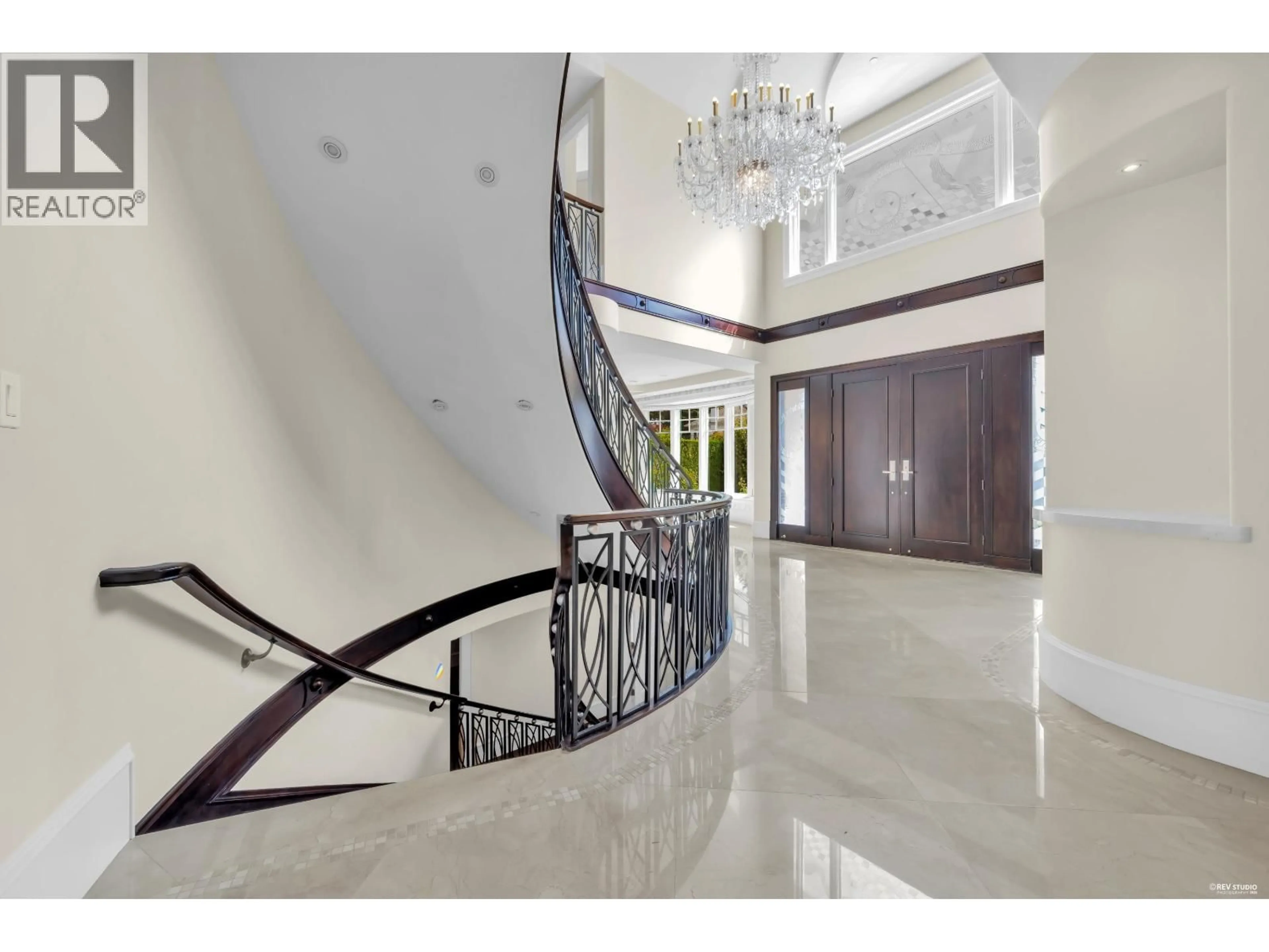 Indoor foyer for 6599 CHURCHILL STREET, Vancouver British Columbia V6P5B2