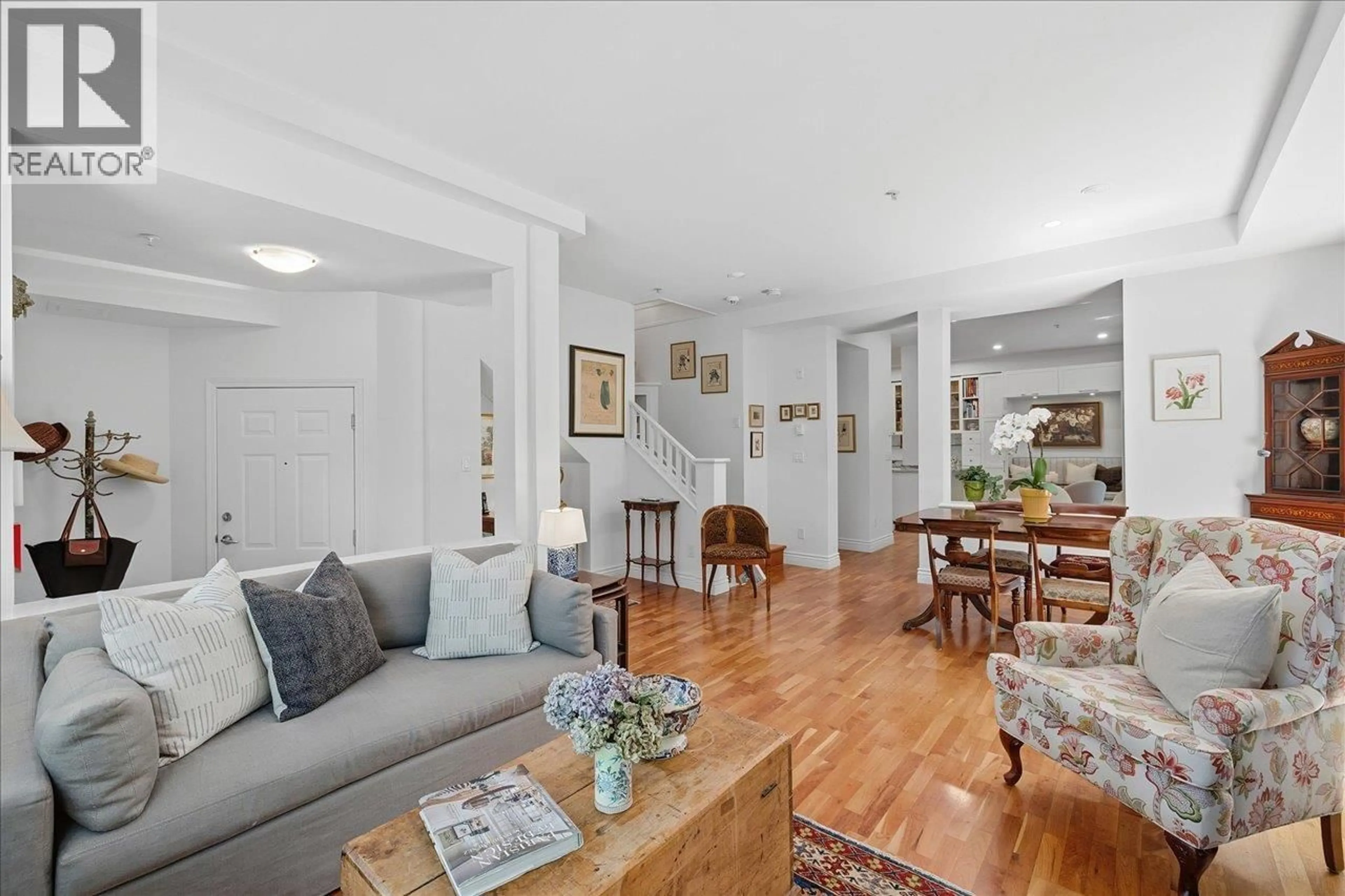 Living room with furniture, unknown for 13 - 5605 HAMPTON PLACE, Vancouver British Columbia V6T2H2