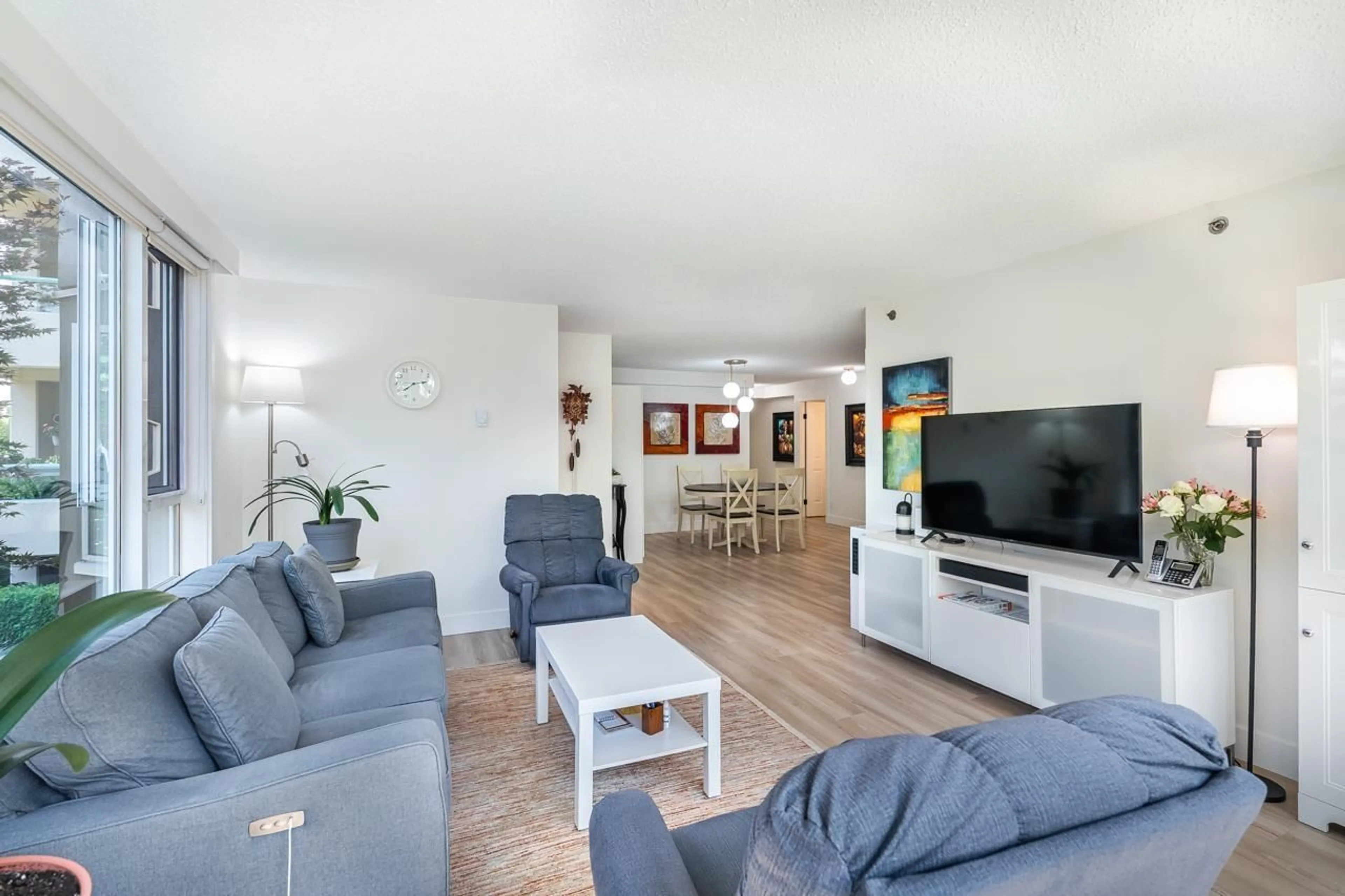 Living room with furniture, unknown for 201 - 3150 GLADWIN ROAD, Abbotsford British Columbia V2T5S9