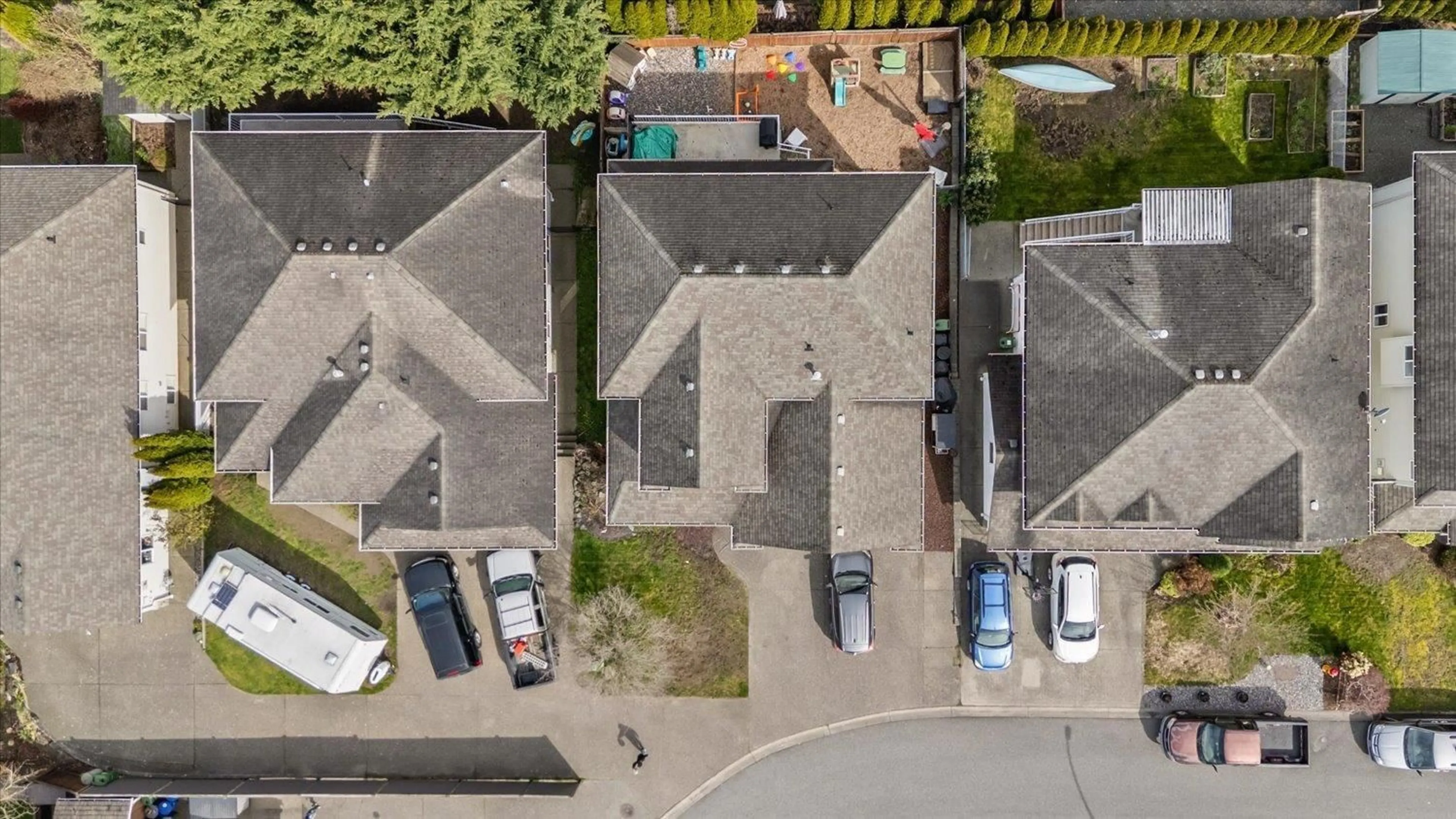 A pic from outside/outdoor area/front of a property/back of a property/a pic from drone, street for 44699 RIVERWOOD CRESCENT, Chilliwack British Columbia V2R5S9