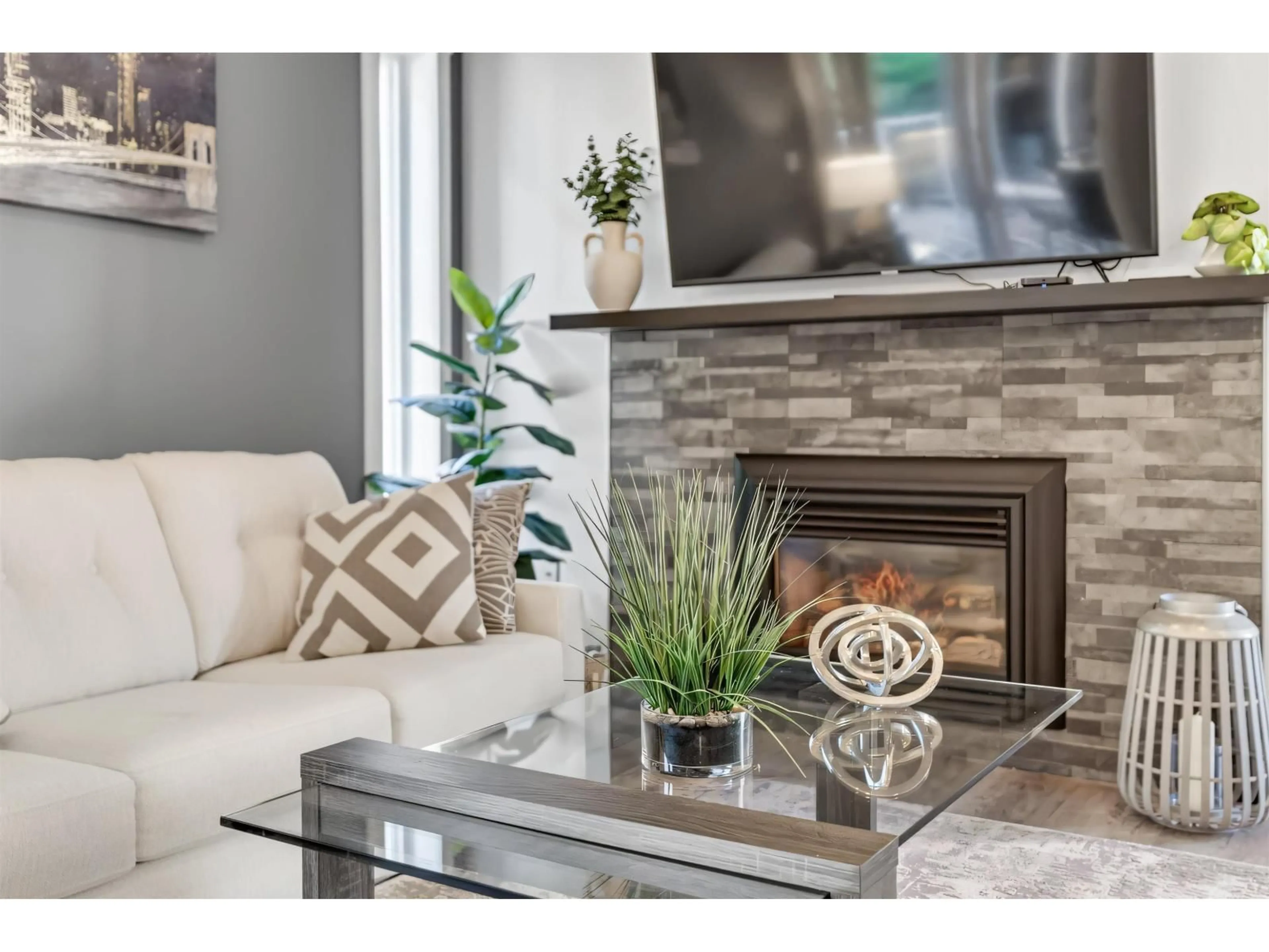 Living room with furniture, unknown for 105 - 15717 MARINE DRIVE, White Rock British Columbia V4B1E4