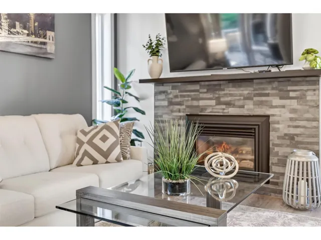 105 - 15717 MARINE DRIVE, White Rock 2