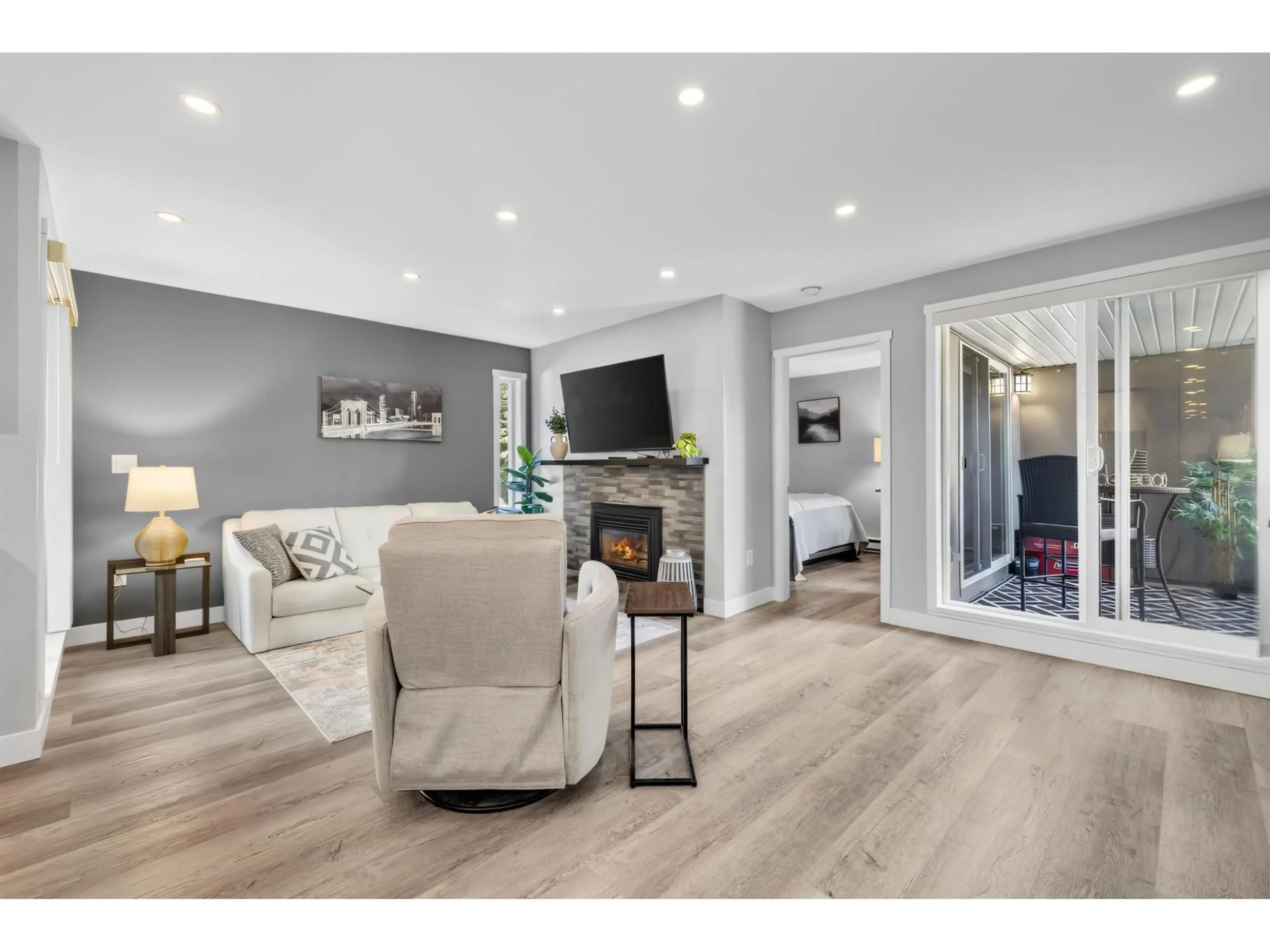 Living room with furniture, wood/laminate floor for 105 - 15717 MARINE DRIVE, White Rock British Columbia V4B1E4