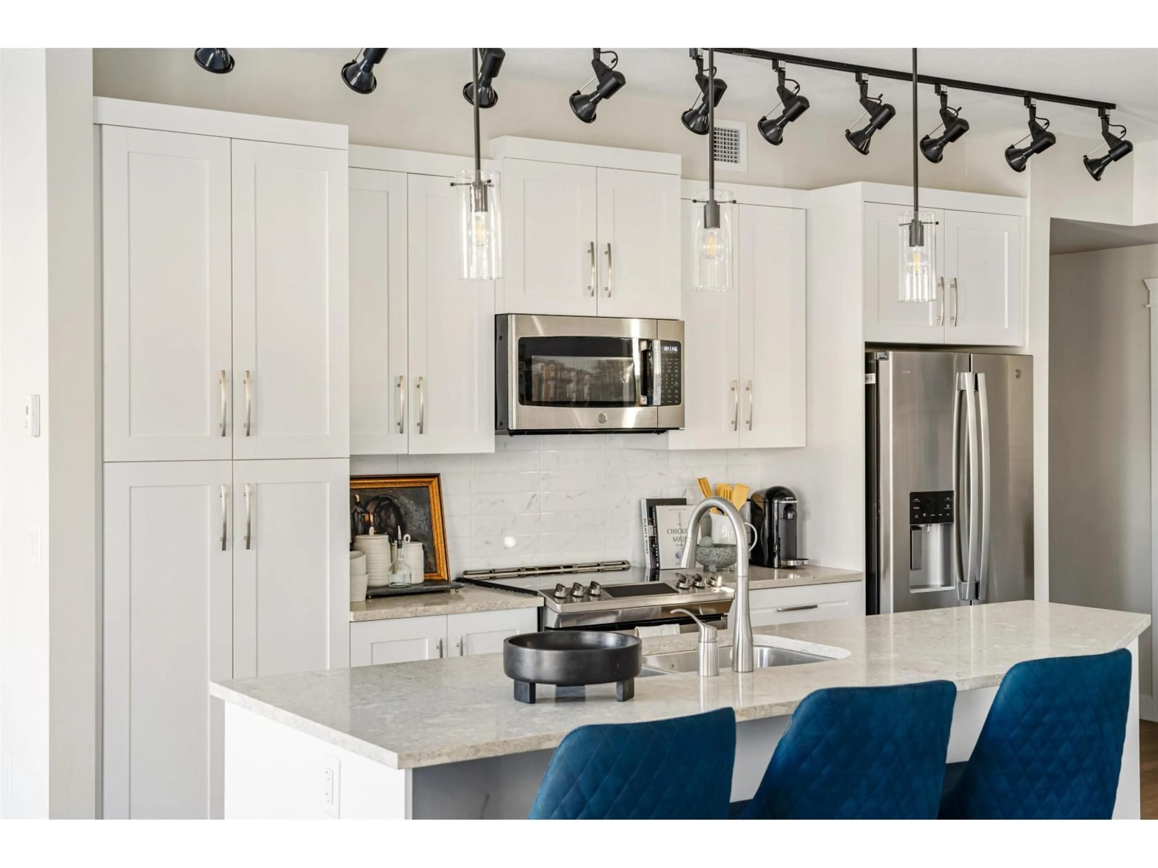 Contemporary kitchen, unknown for 406 - 11058 132 STREET DIVERSION DIVERSION, Surrey British Columbia V3T0Y3