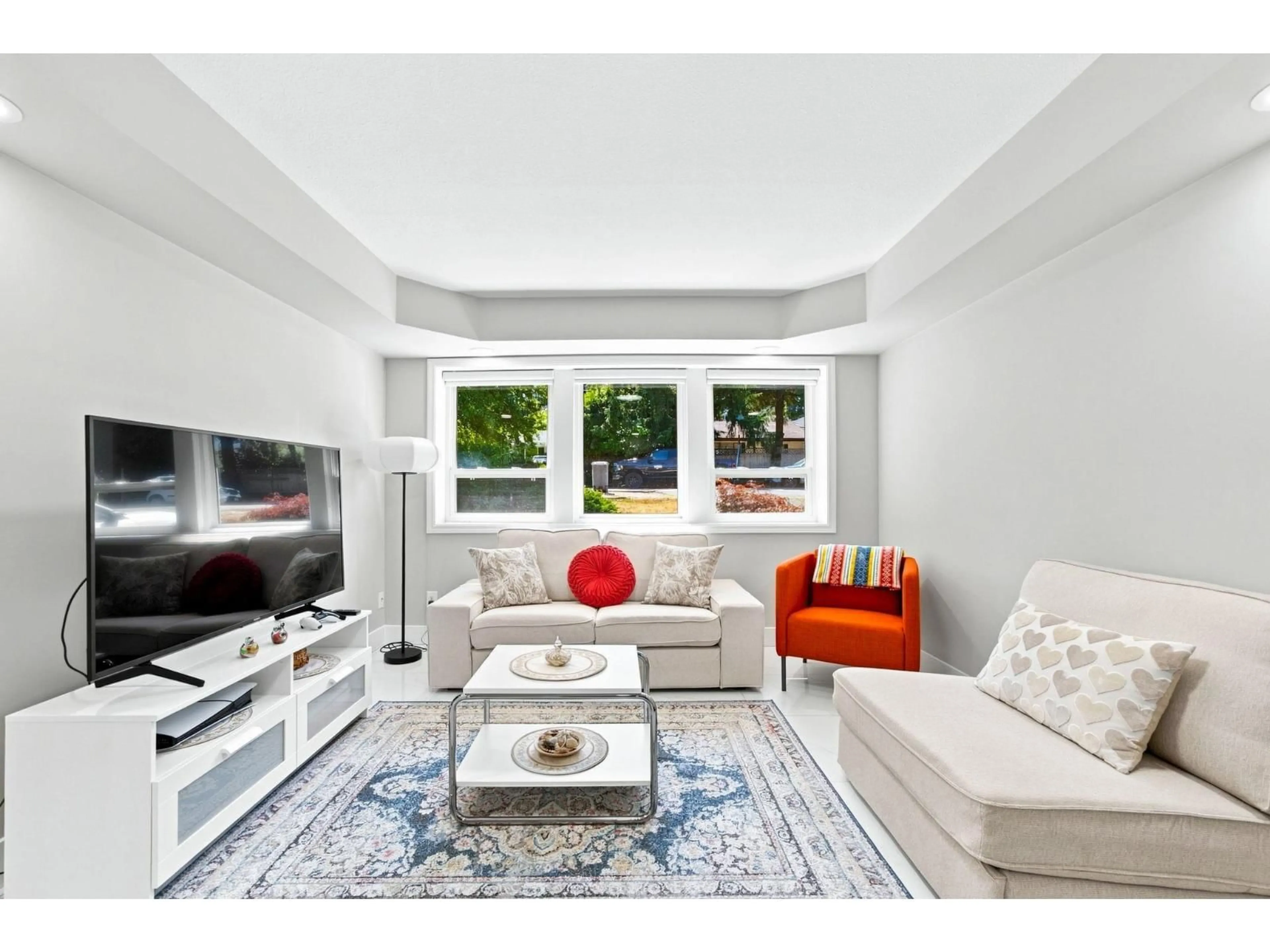 Living room with furniture, unknown for 15311 28 AVENUE, Surrey British Columbia V4P1G3