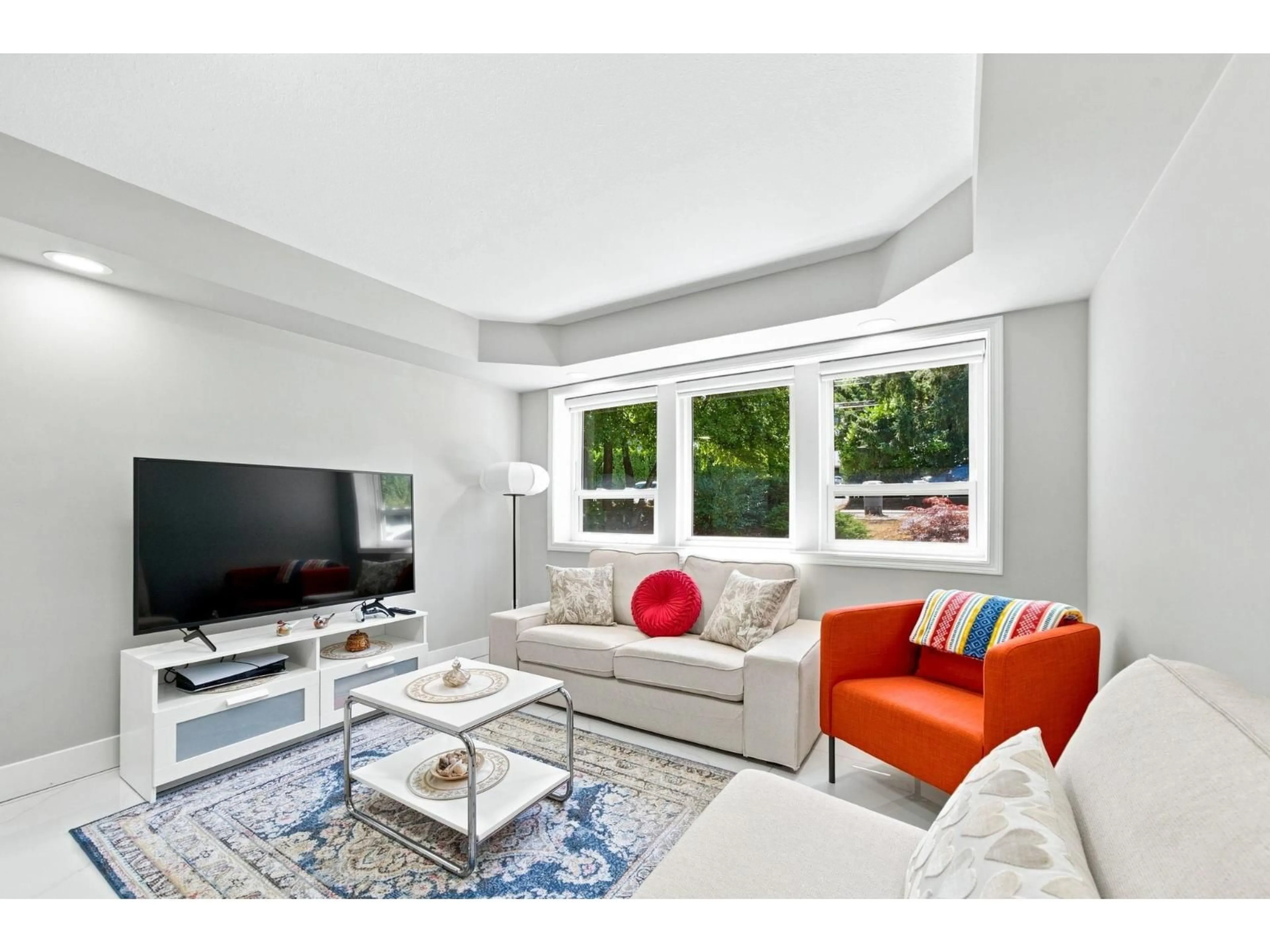 Living room with furniture, unknown for 15311 28 AVENUE, Surrey British Columbia V4P1G3