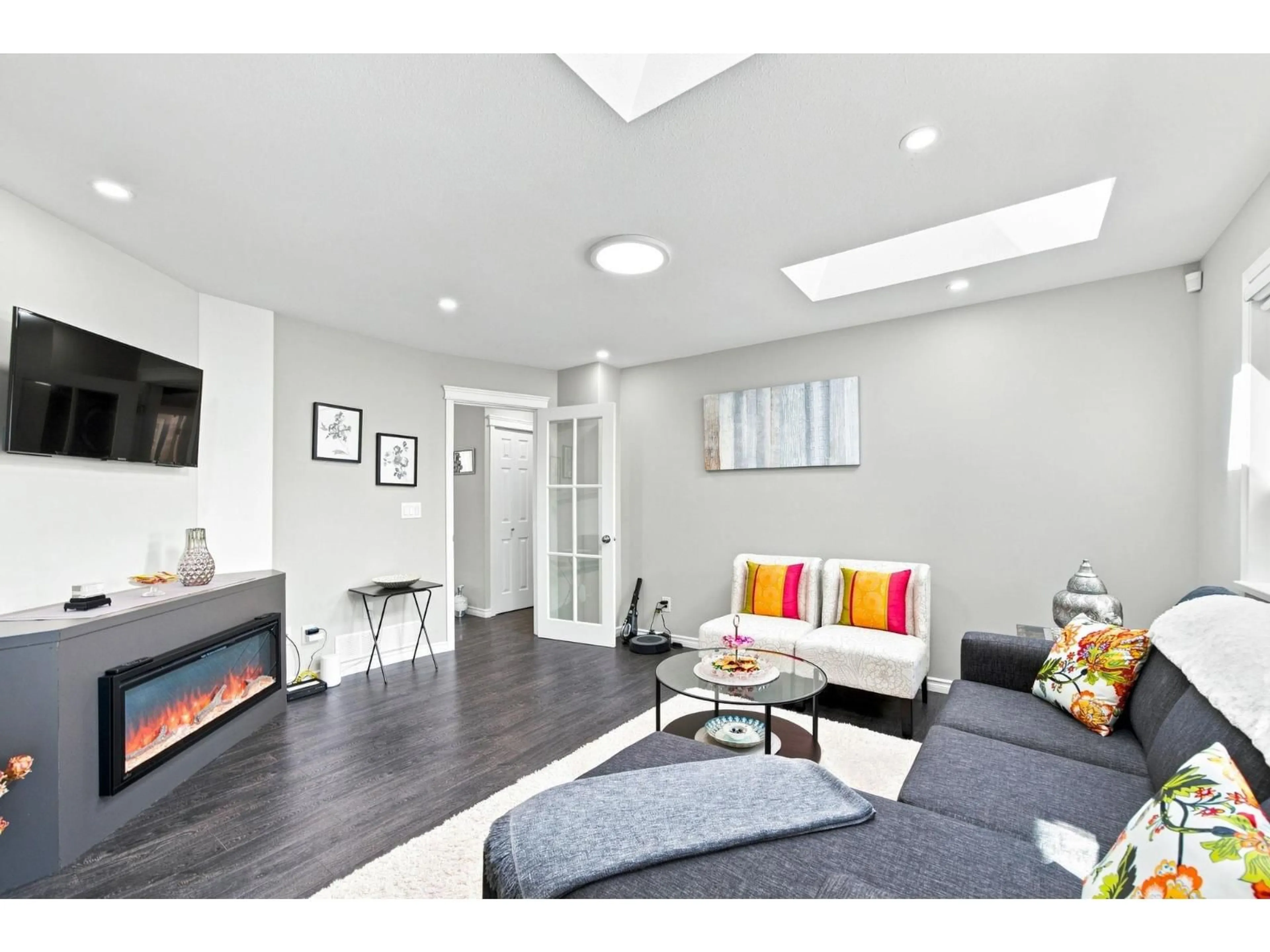 Living room with furniture, unknown for 15311 28 AVENUE, Surrey British Columbia V4P1G3