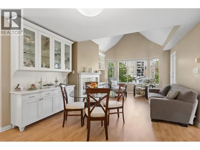 505 - 2059 CHESTERFIELD AVENUE, North Vancouver 2