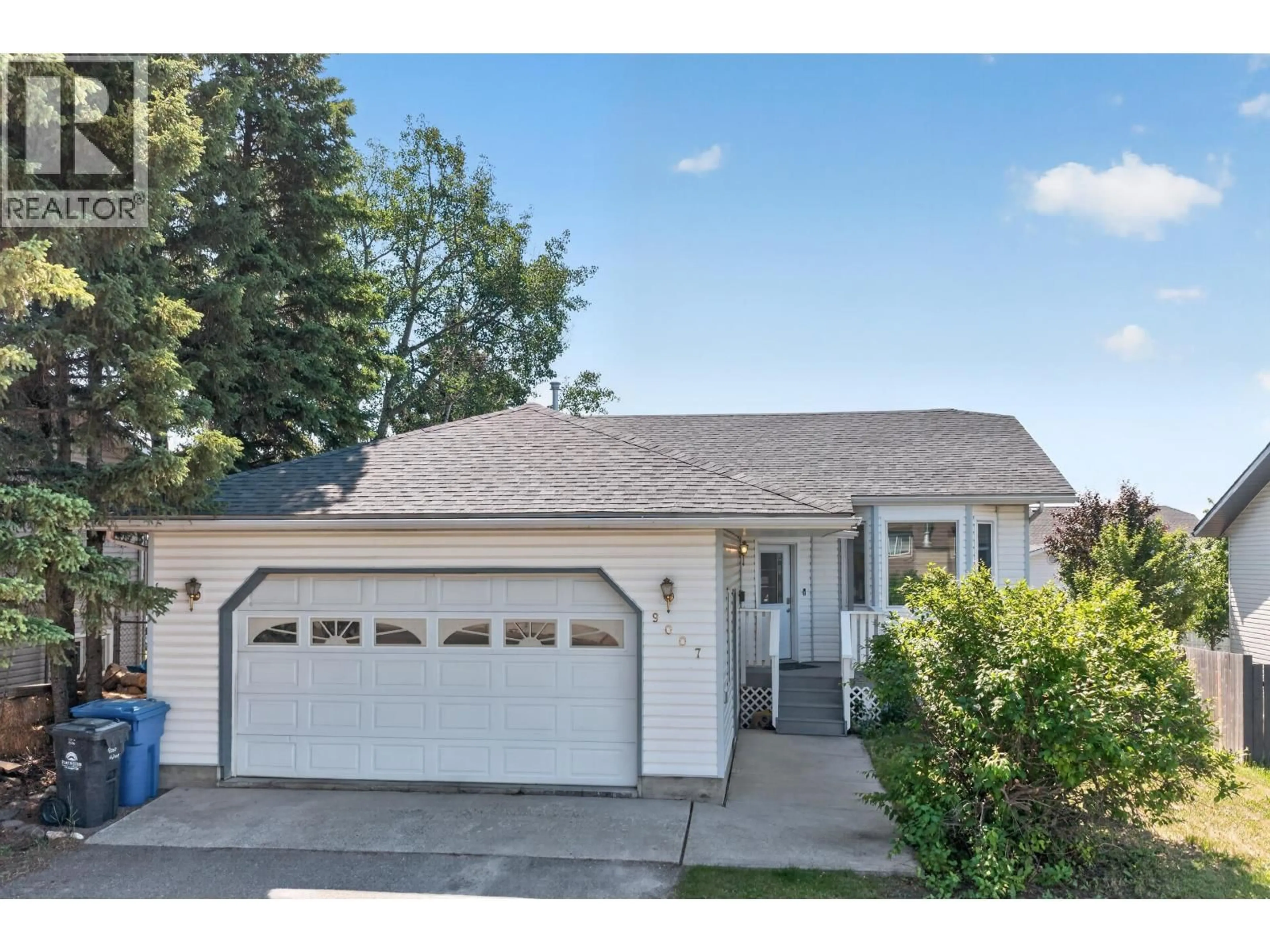 Home with vinyl exterior material, street for 9007 112 AVENUE, Fort St. John British Columbia V1J6G2