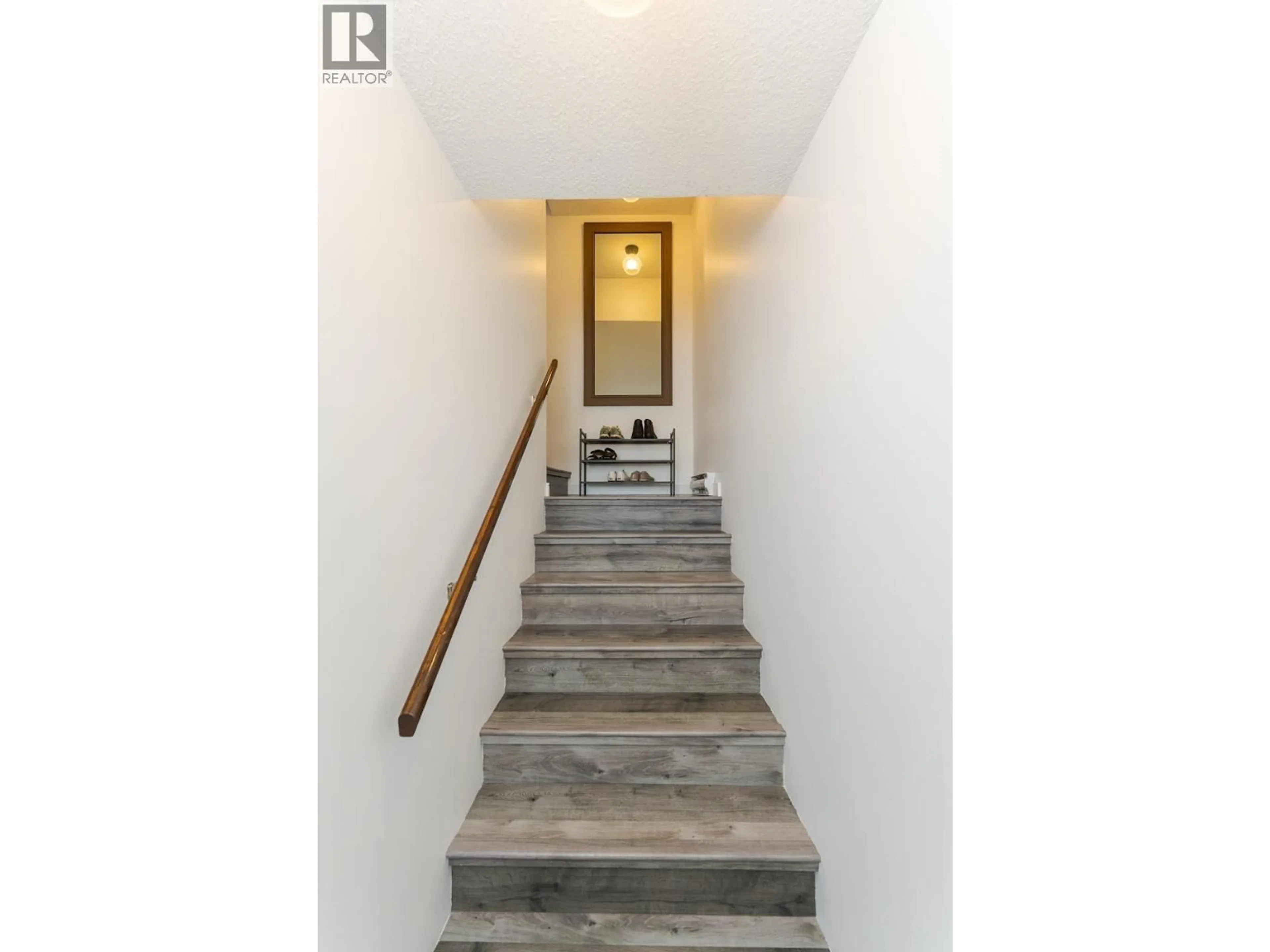 Stairs for 11 - 1012 CENTRAL STREET, Prince George British Columbia V2M3B9