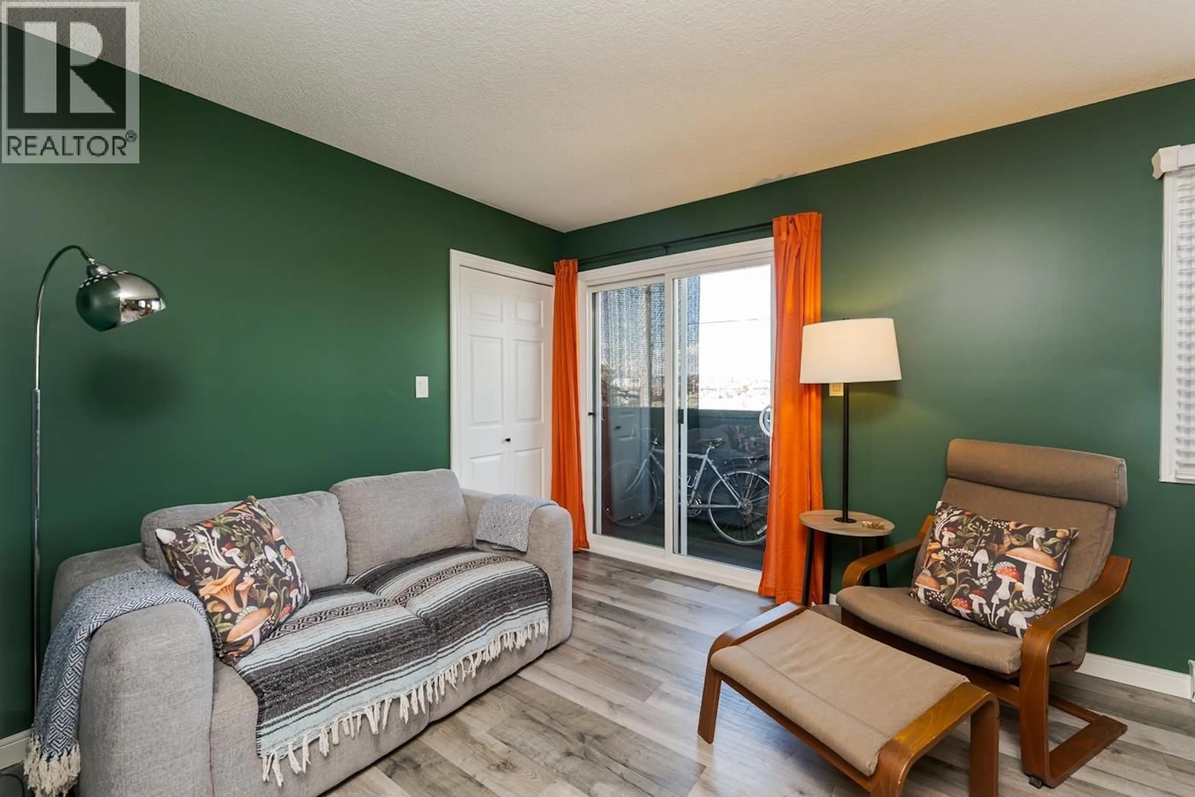Living room with furniture, wood/laminate floor for 11 - 1012 CENTRAL STREET, Prince George British Columbia V2M3B9
