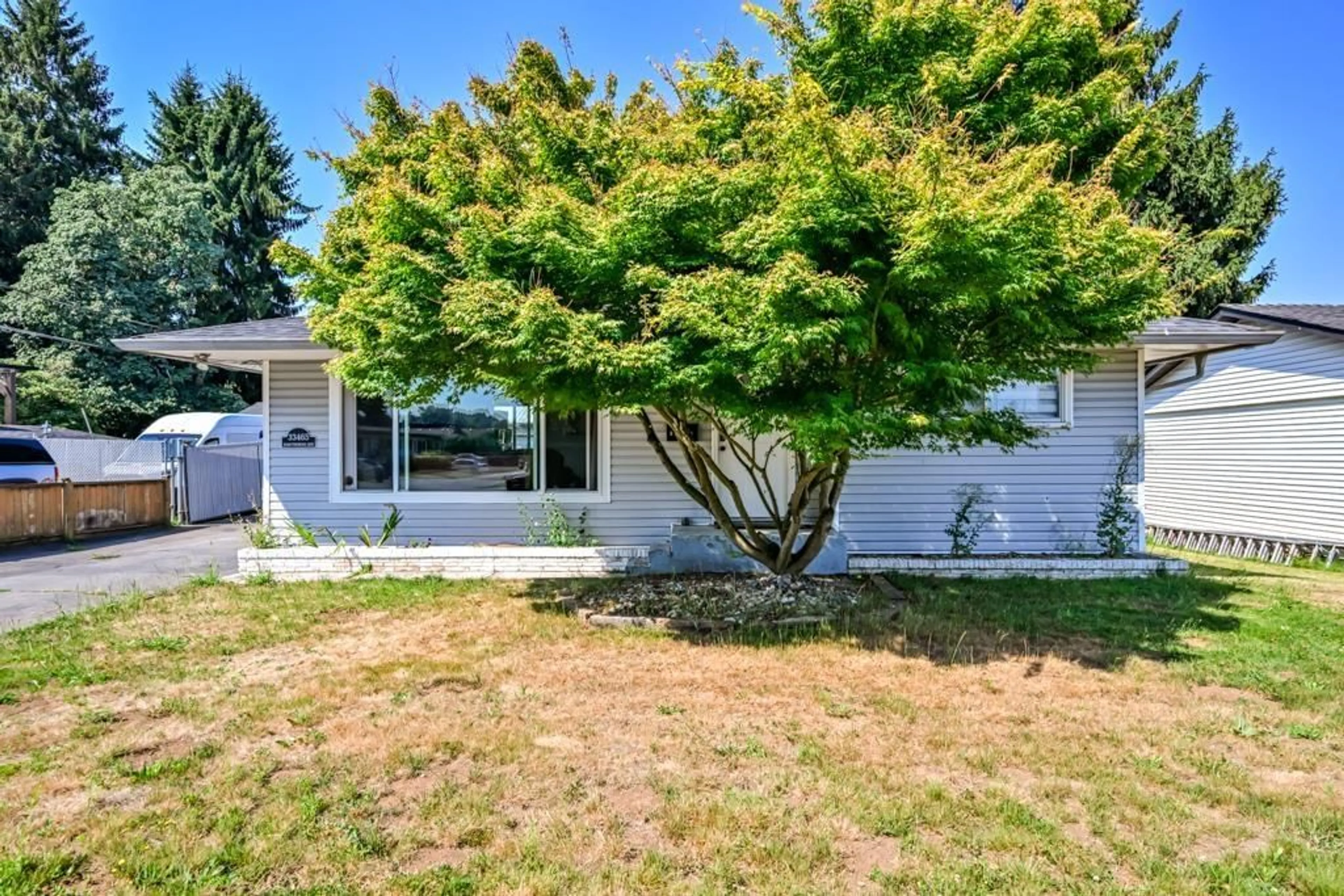 Home with vinyl exterior material, street for 33465 HAWTHORNE AVENUE, Abbotsford British Columbia V2S1B7