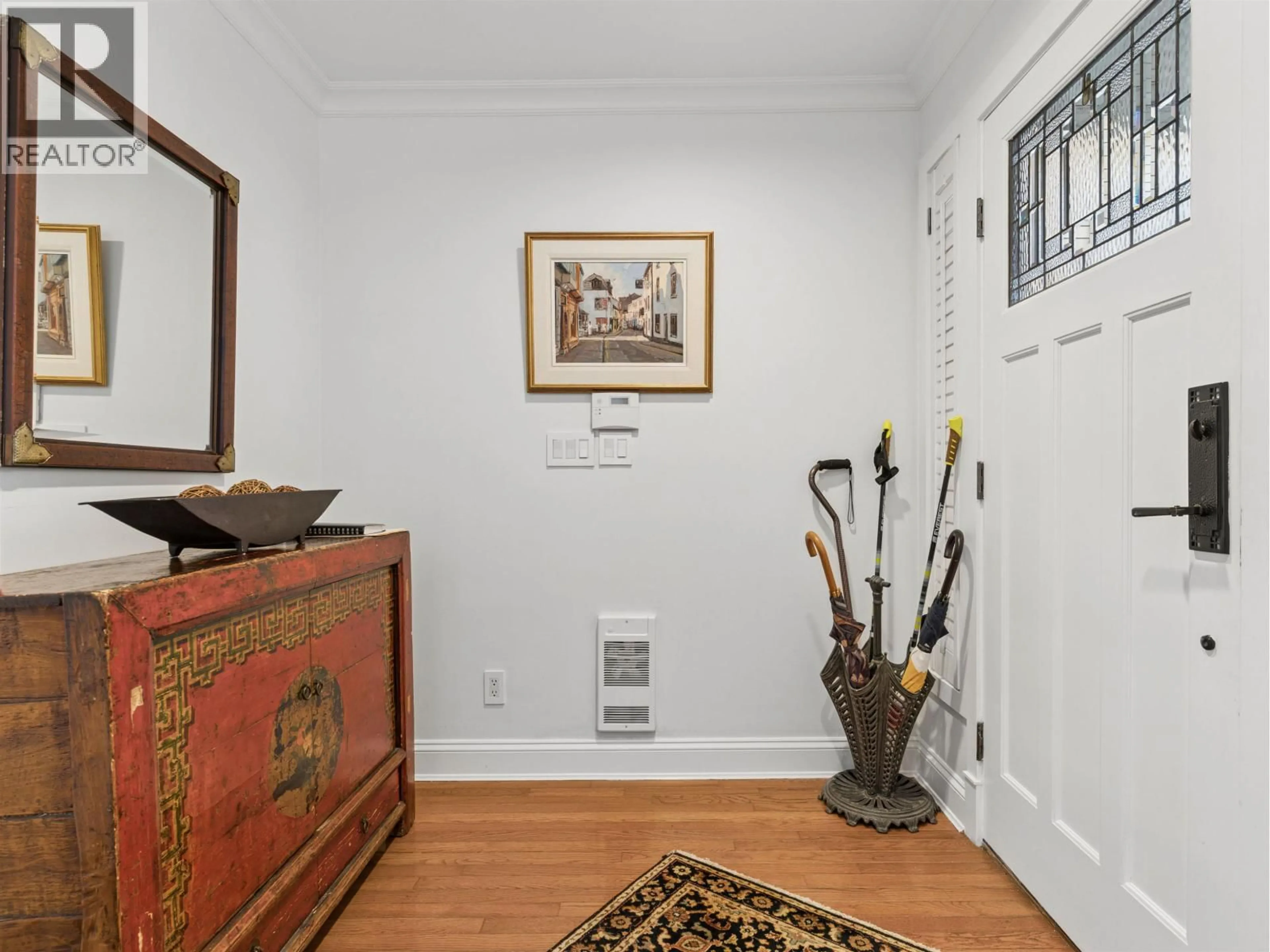 Indoor entryway for 2760 2ND AVENUE, Vancouver British Columbia V6K1K3