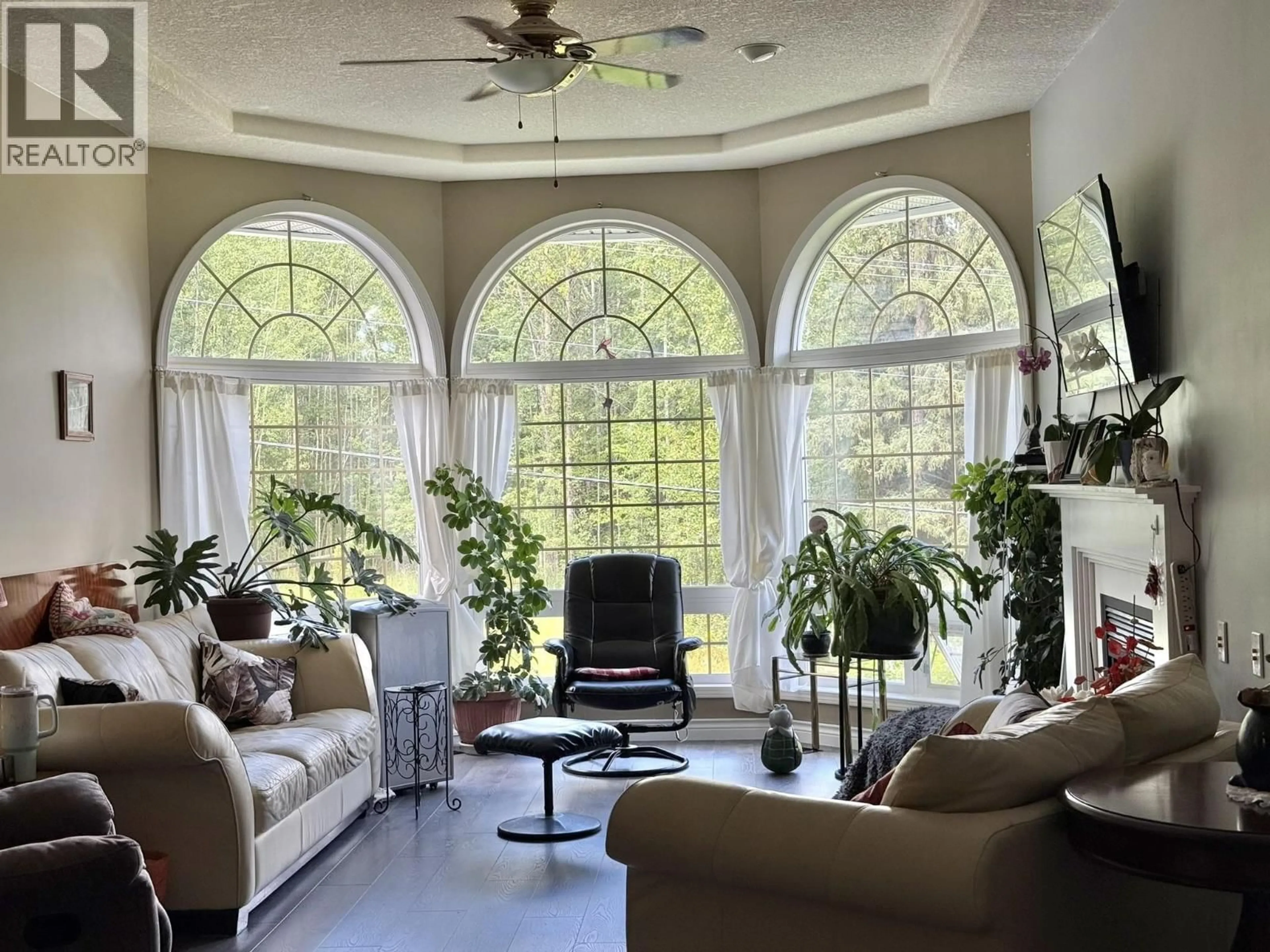 Living room with furniture, ceramic/tile floor for 1346 ABBOTT ROAD, Quesnel British Columbia V2J1J2