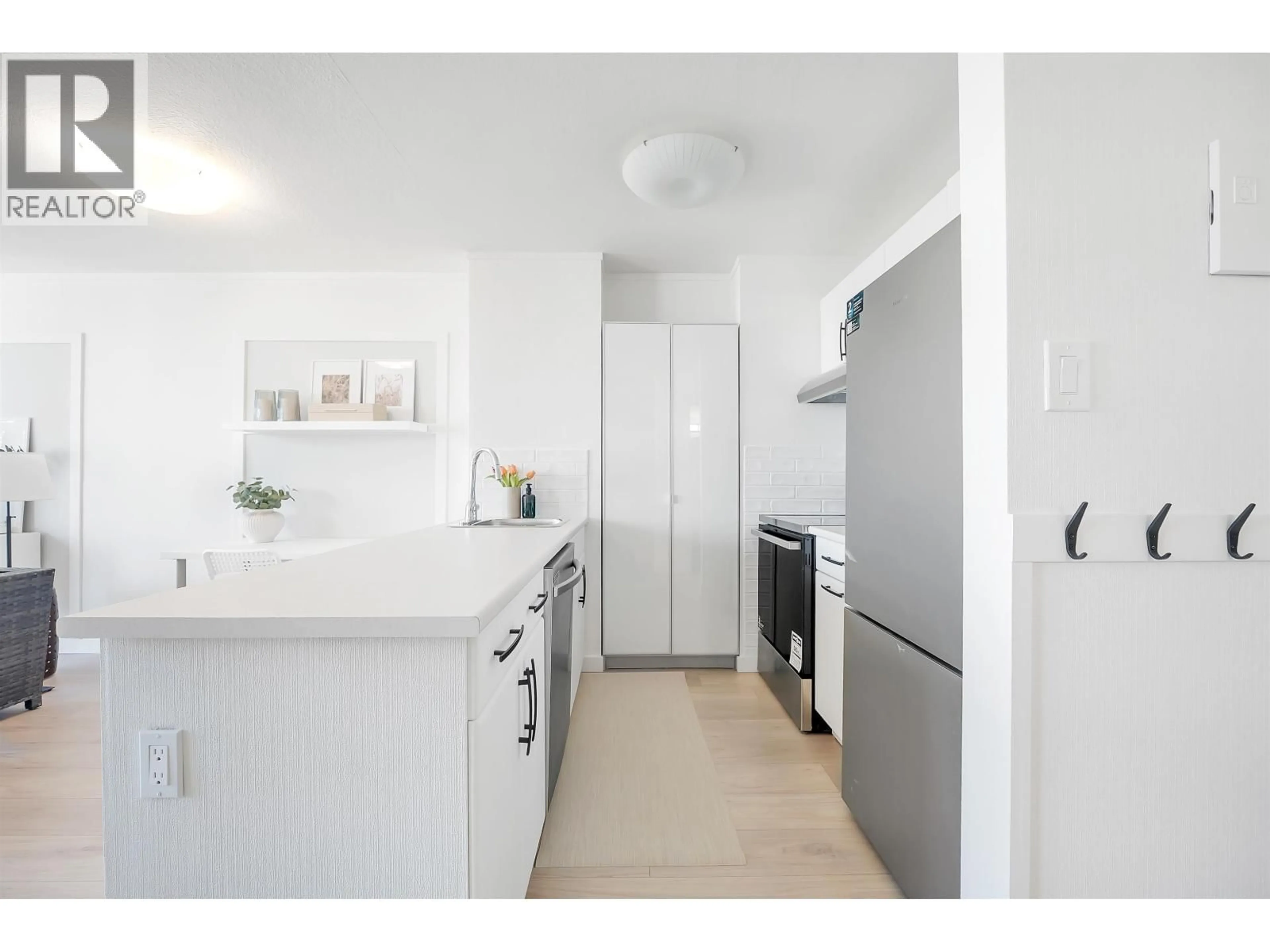 Standard kitchen, unknown for 611 - 1330 BURRARD STREET, Vancouver British Columbia V6Z2B8