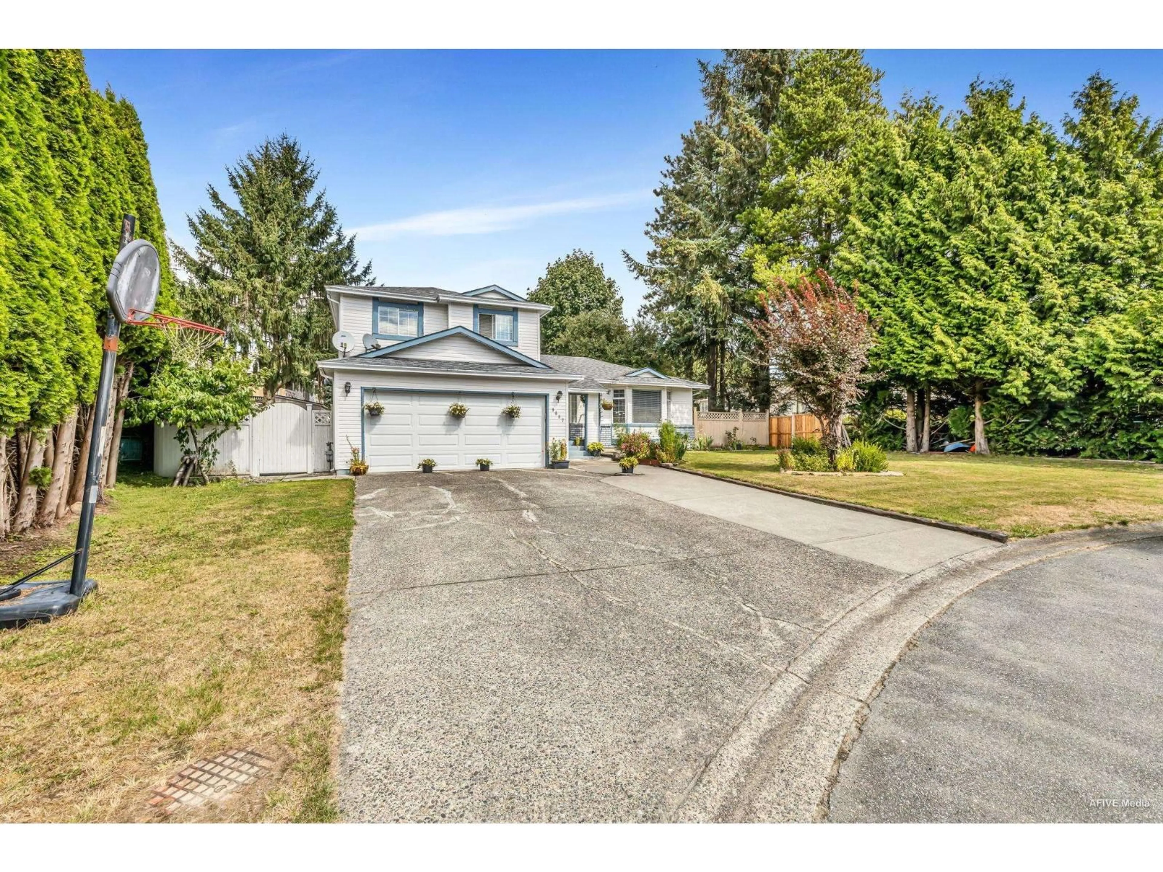 A pic from outside/outdoor area/front of a property/back of a property/a pic from drone, street for 9087 144 STREET, Surrey British Columbia V3V5Z8