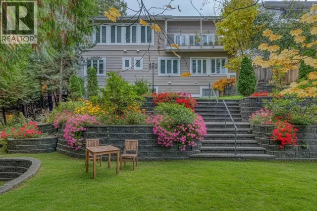 1041 PROSPECT AVENUE, North Vancouver 2