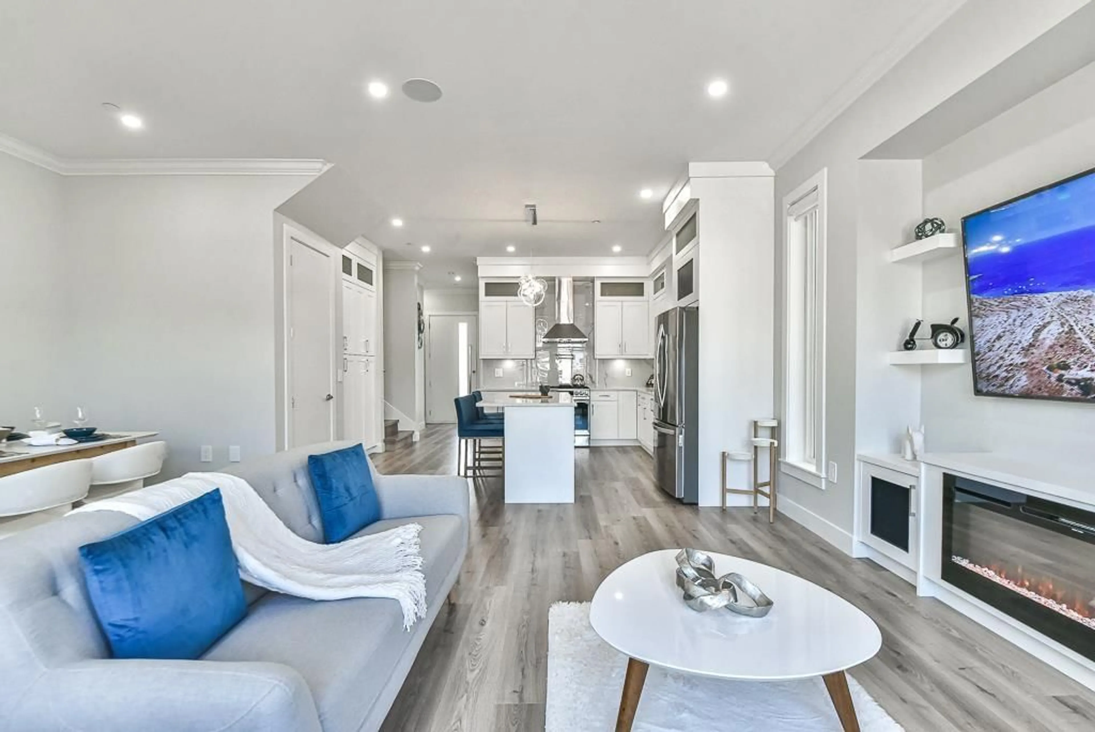Open concept kitchen, unknown for 19683 74 AVENUE, Langley British Columbia V2Y3G6