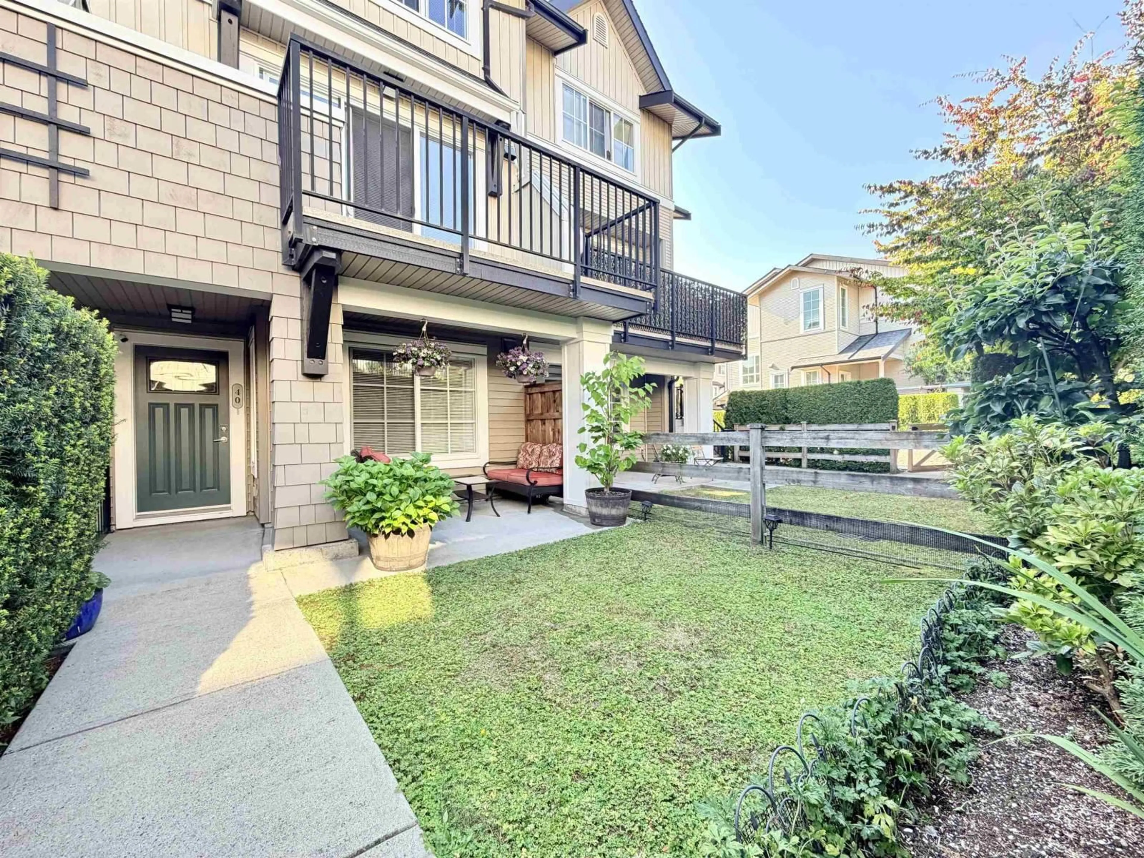 Patio, street for 40 - 2450 161A STREET, Surrey British Columbia V3Z8K4