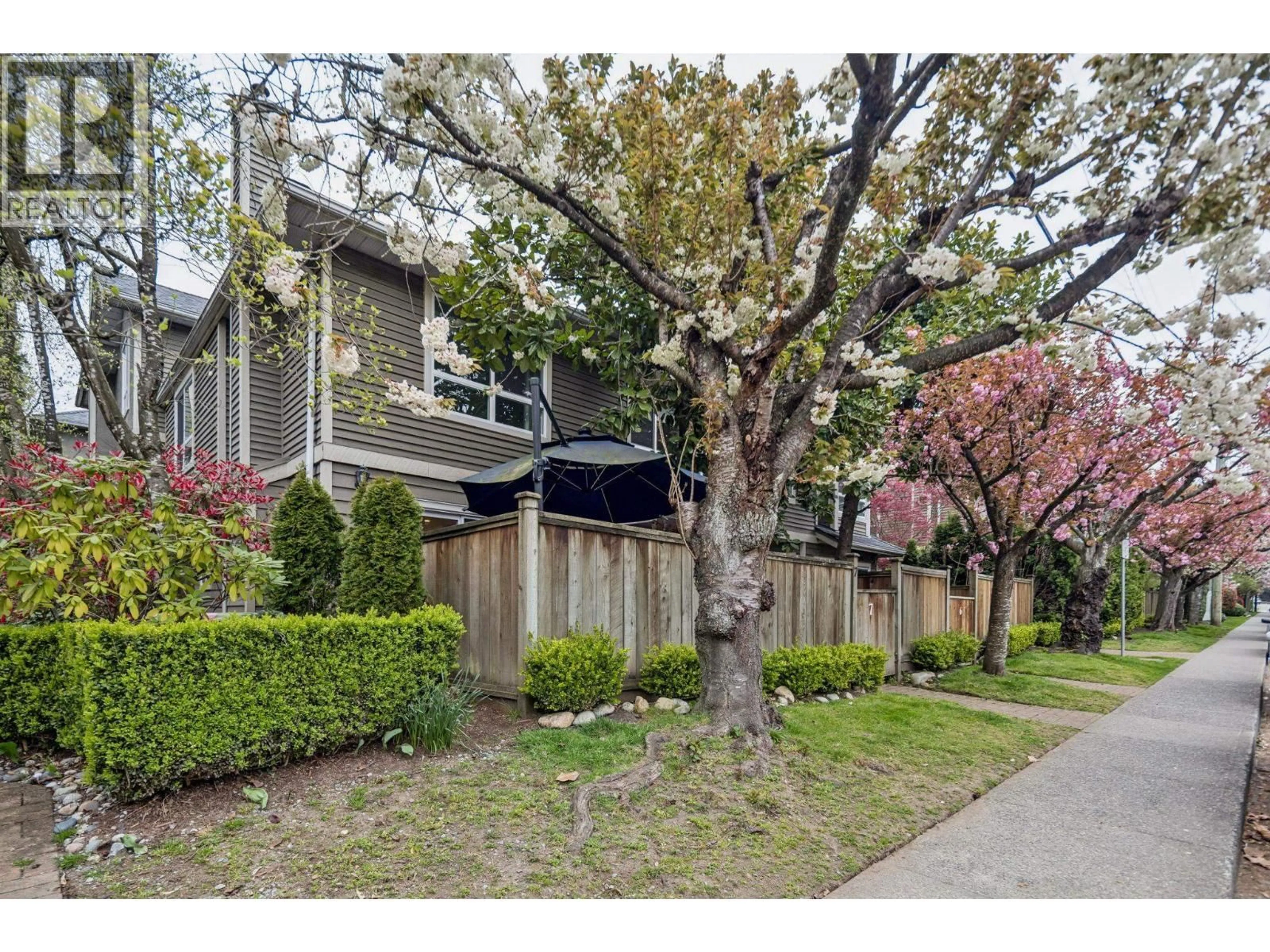 Unknown for 7 - 848 16TH STREET, North Vancouver British Columbia V7P1R3