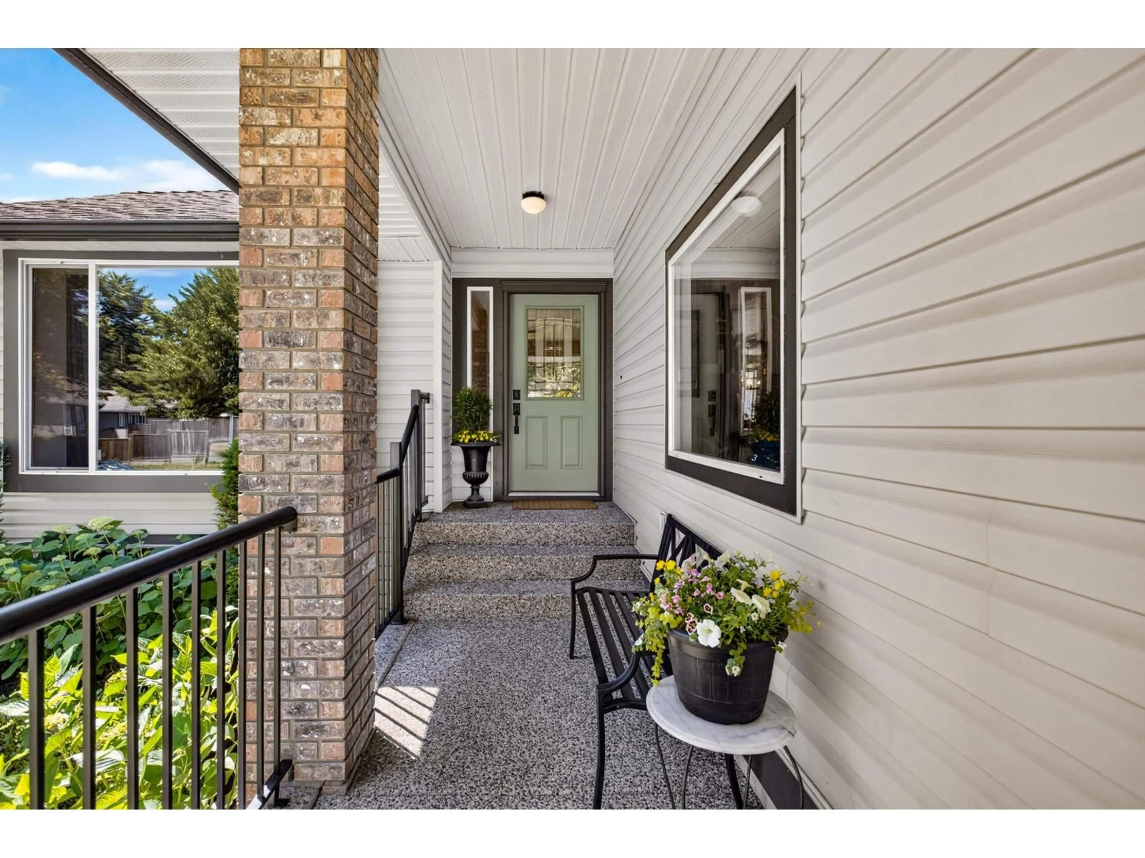 Indoor entryway for 21508 84 AVENUE, Langley British Columbia V1M2M1
