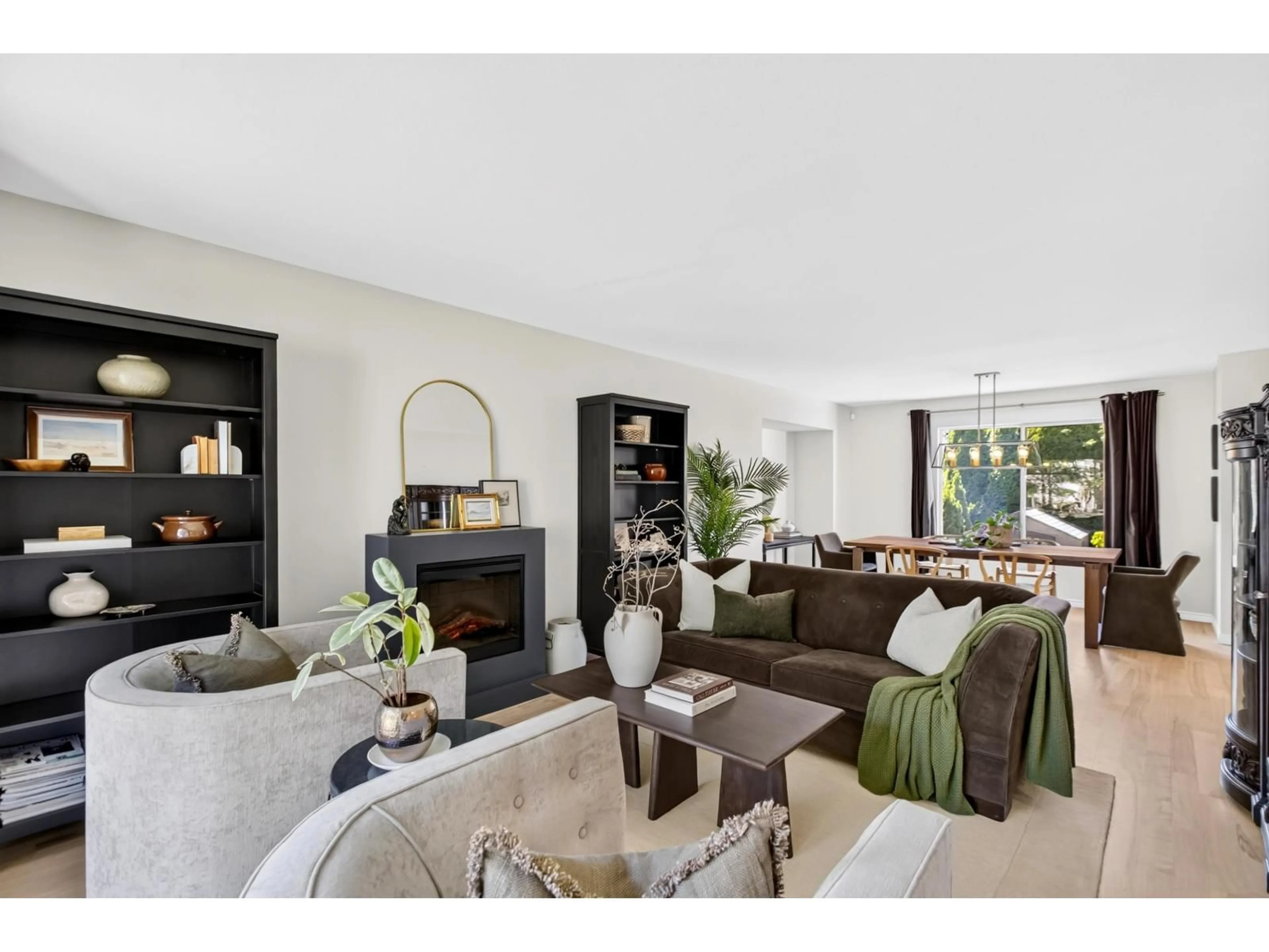 Living room with furniture, unknown for 21508 84 AVENUE, Langley British Columbia V1M2M1