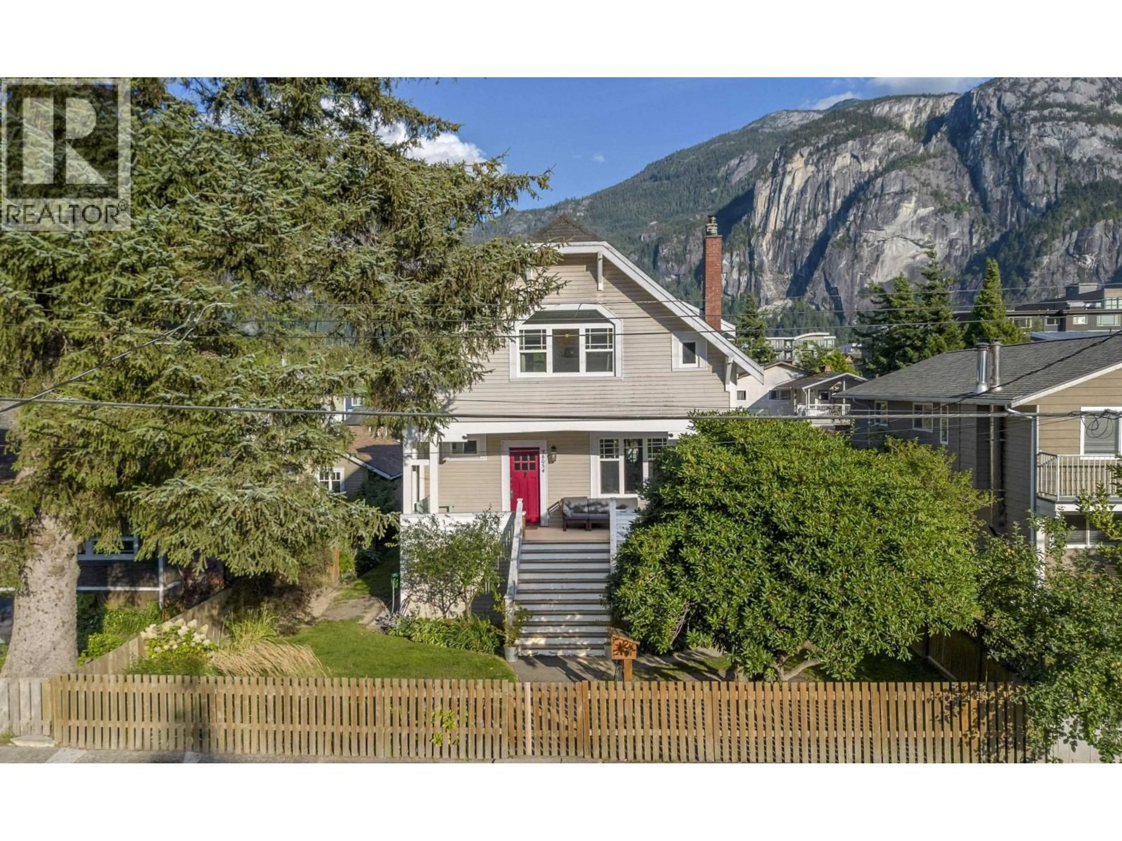 A pic from outside/outdoor area/front of a property/back of a property/a pic from drone, mountain view for 38054 FIFTH AVENUE, Squamish British Columbia V8B0B6