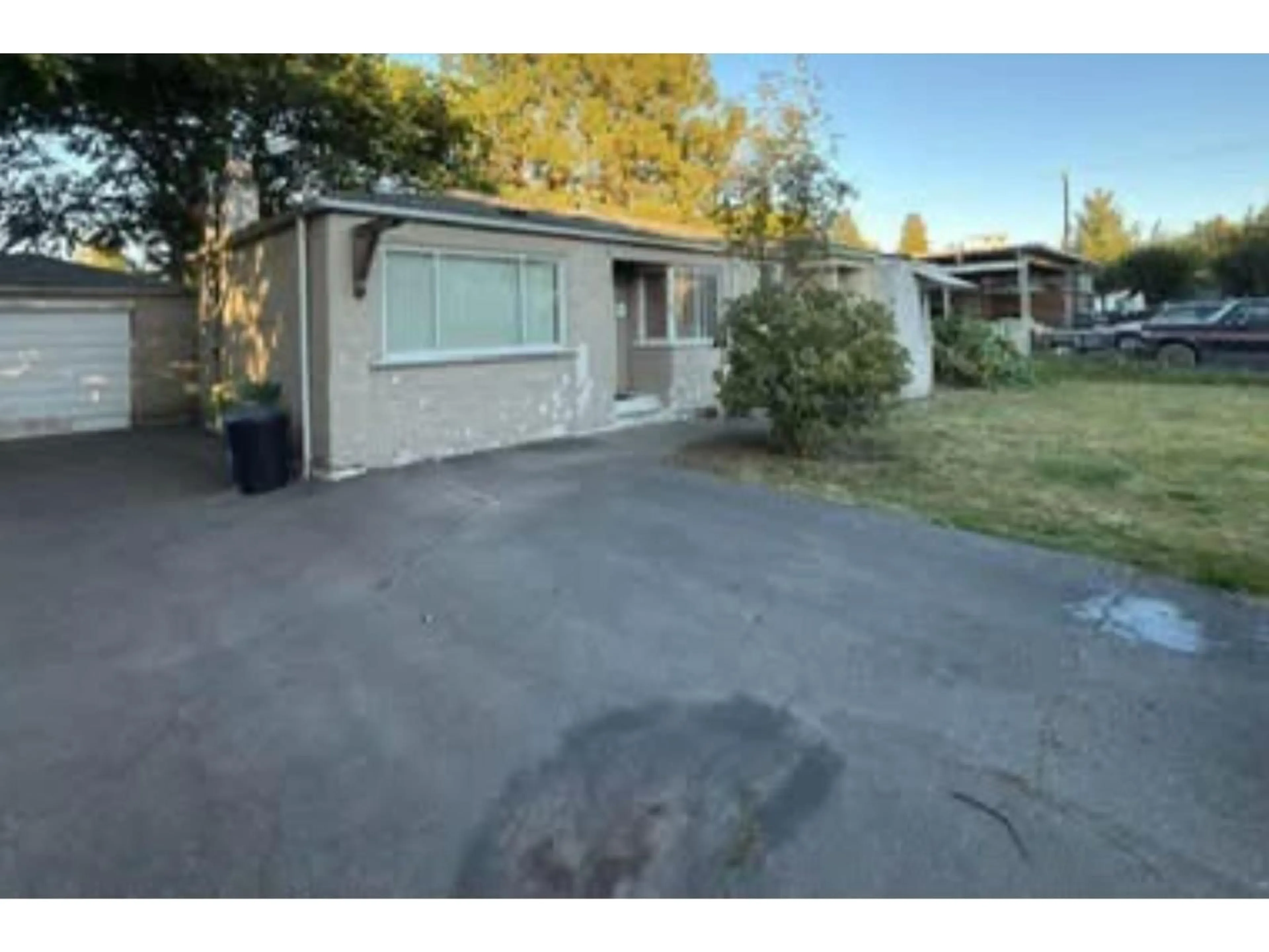 A pic from outside/outdoor area/front of a property/back of a property/a pic from drone, street for 45593 KIPP AVENUE, Chilliwack British Columbia V2P1Z1