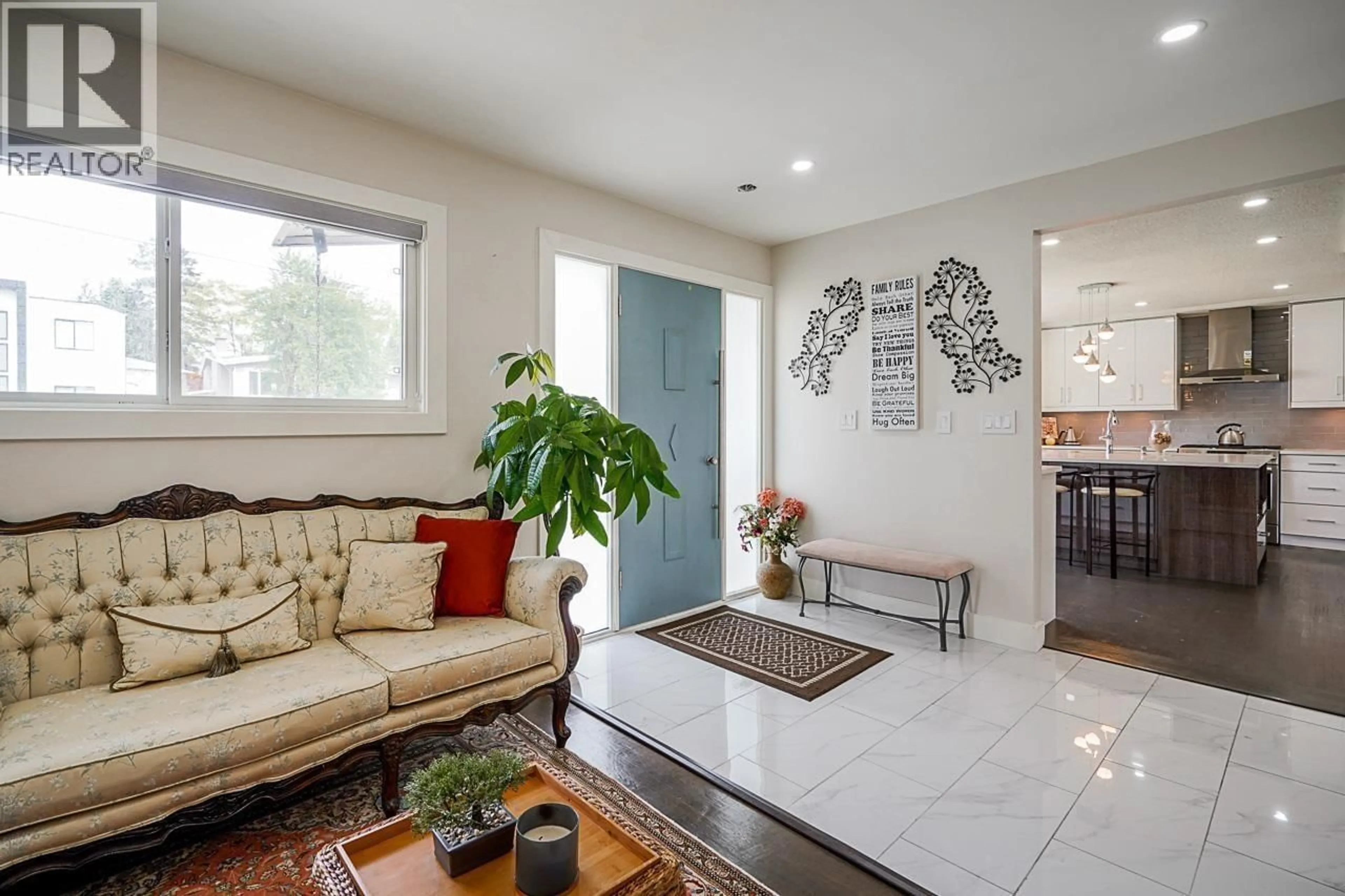 Living room with furniture, ceramic/tile floor for 1930 ORLAND DRIVE, Coquitlam British Columbia V3J3J4