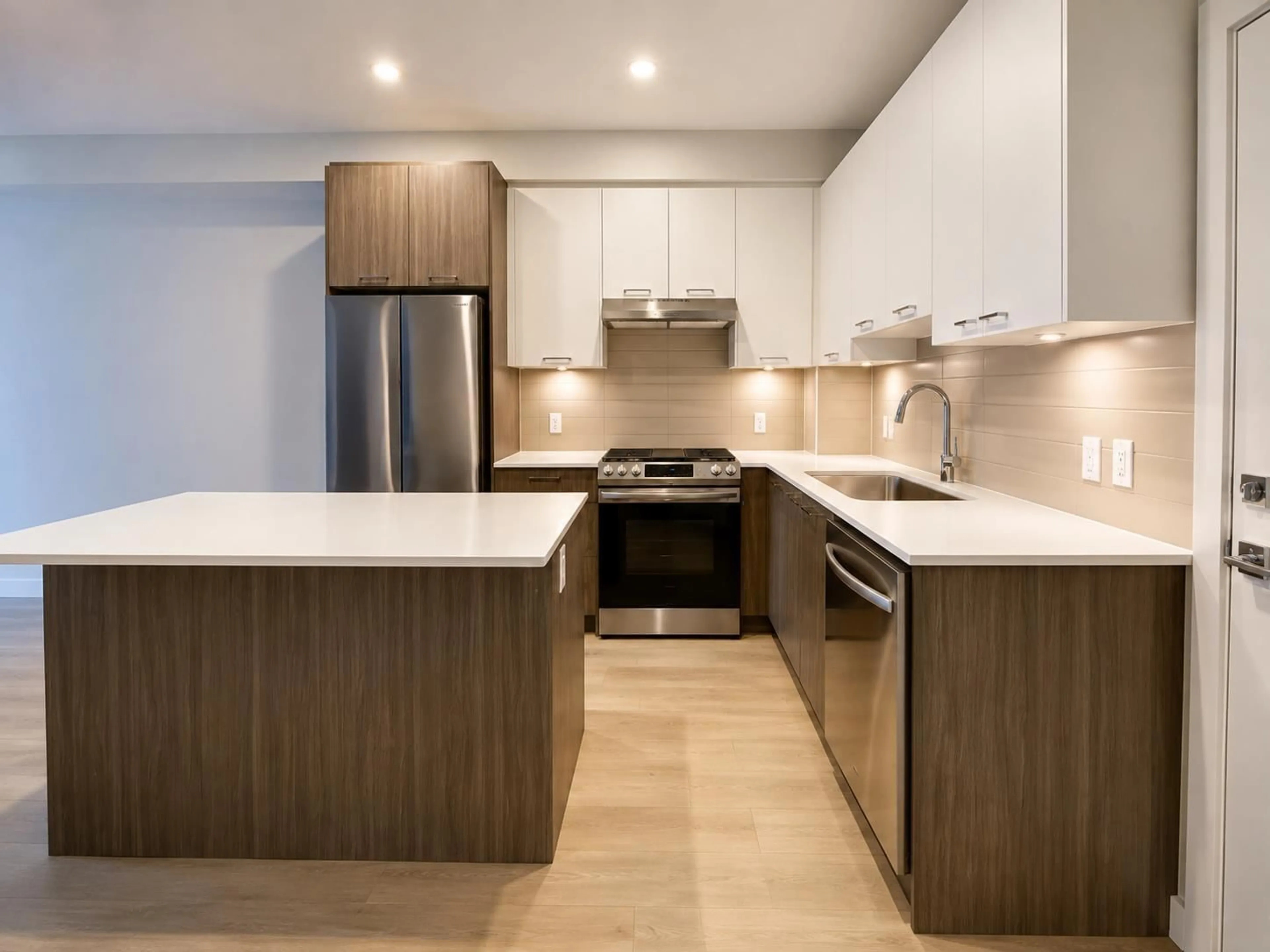 Open concept kitchen, wood/laminate floor for 514 - 3317 148 STREET, Surrey British Columbia V4P0H9
