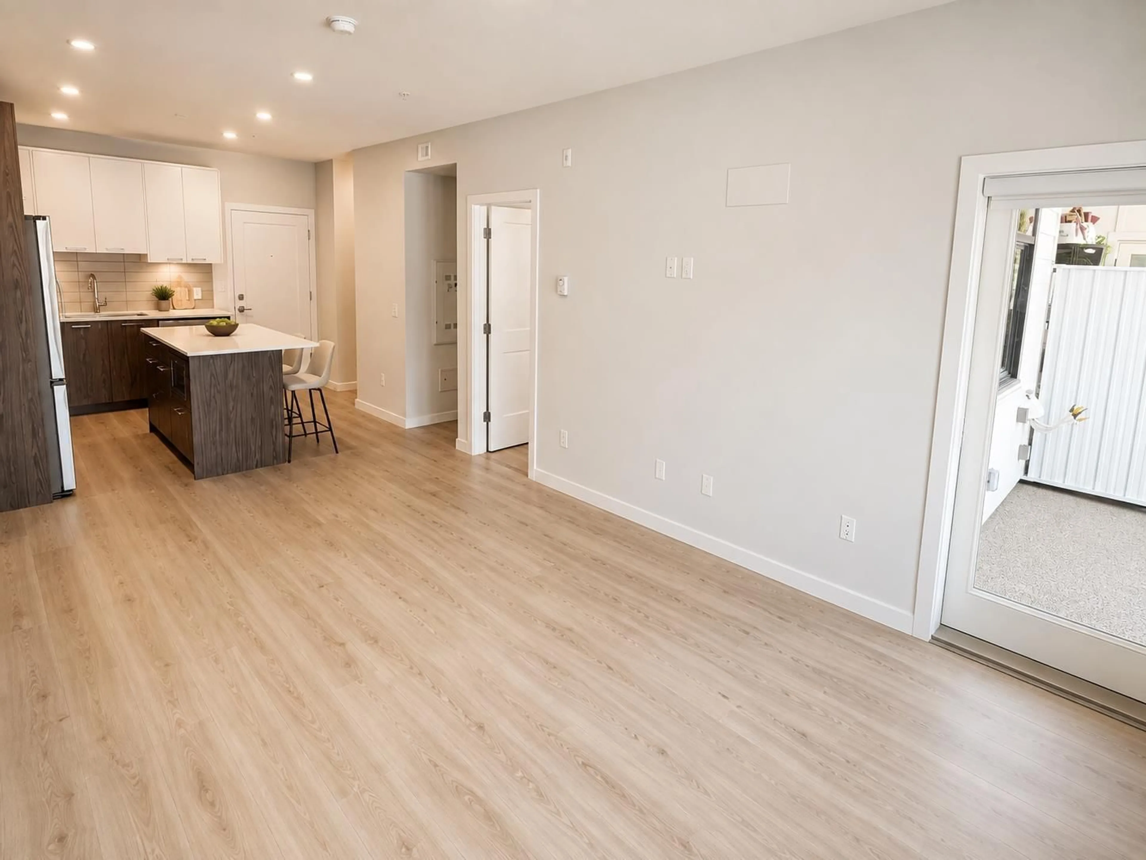 Open concept kitchen, wood/laminate floor for 514 - 3317 148 STREET, Surrey British Columbia V4P0H9