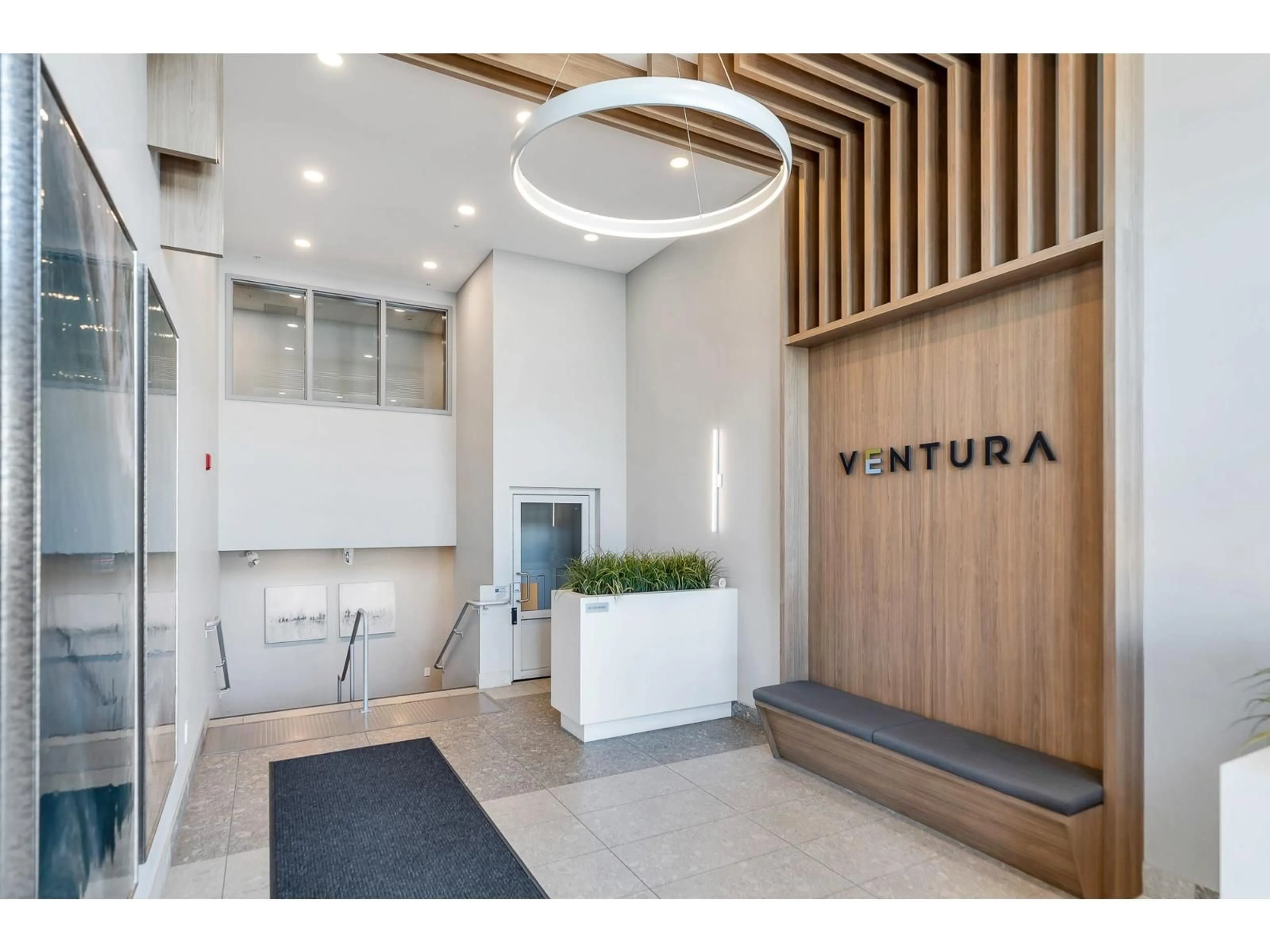 Indoor foyer for 208 - 32838 VENTURA AVENUE, Abbotsford British Columbia V2S6J3