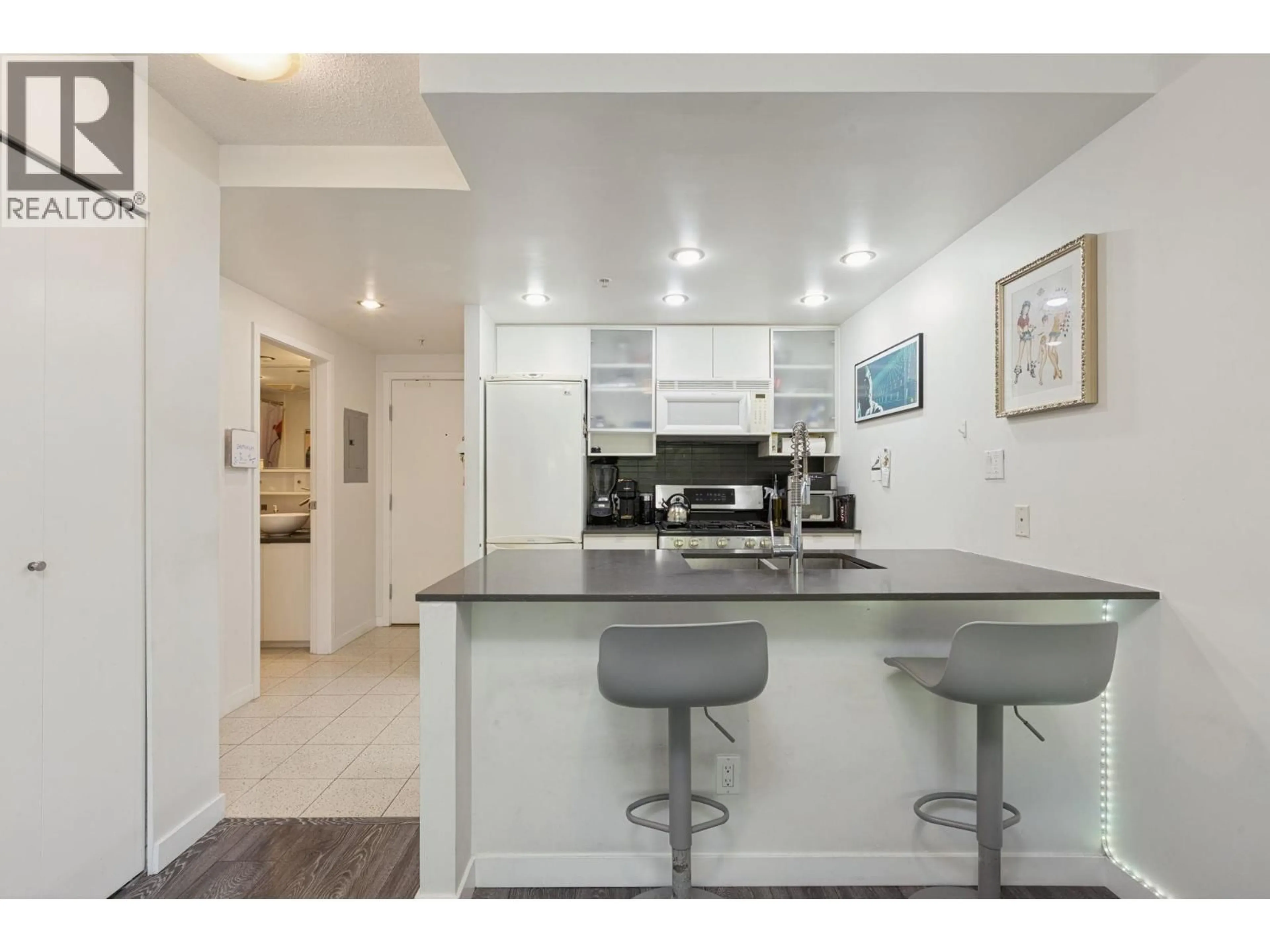 Open concept kitchen, ceramic/tile floor for 309 - 928 BEATTY STREET, Vancouver British Columbia V6Z3G6