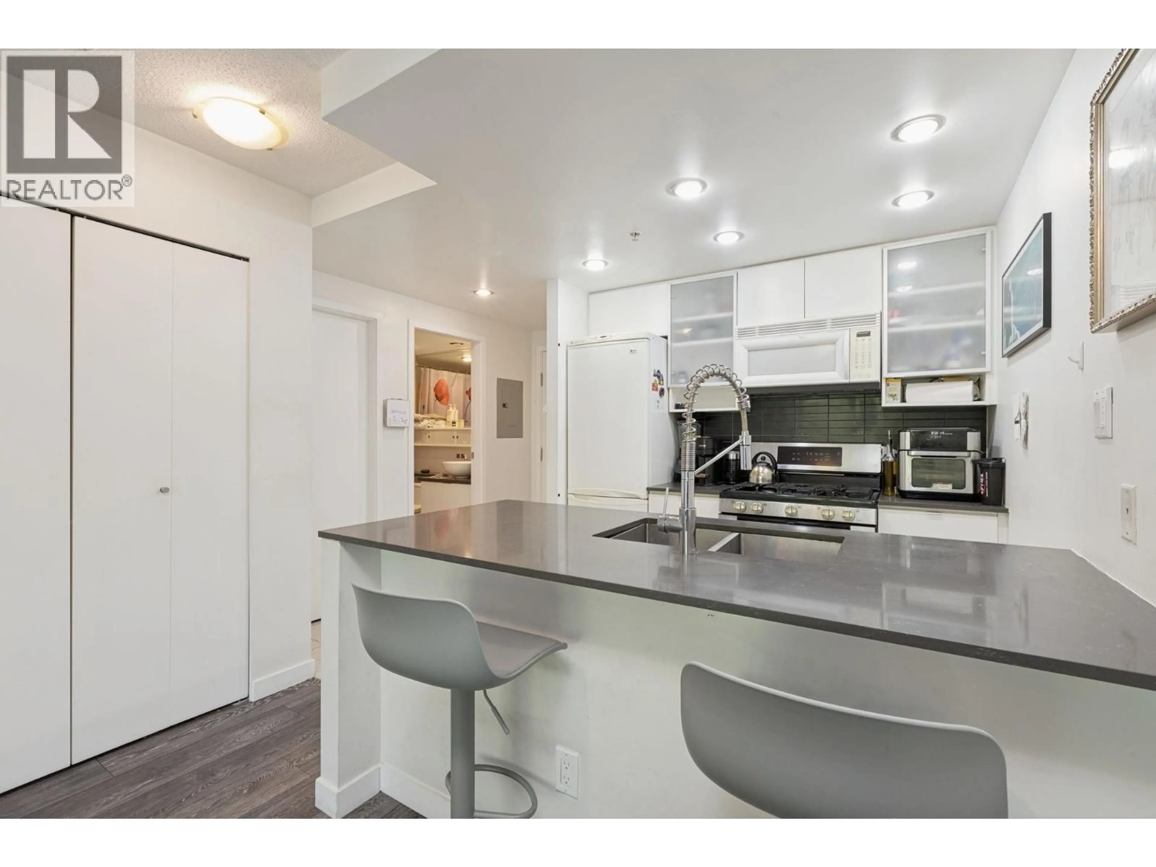 Open concept kitchen, unknown for 309 - 928 BEATTY STREET, Vancouver British Columbia V6Z3G6