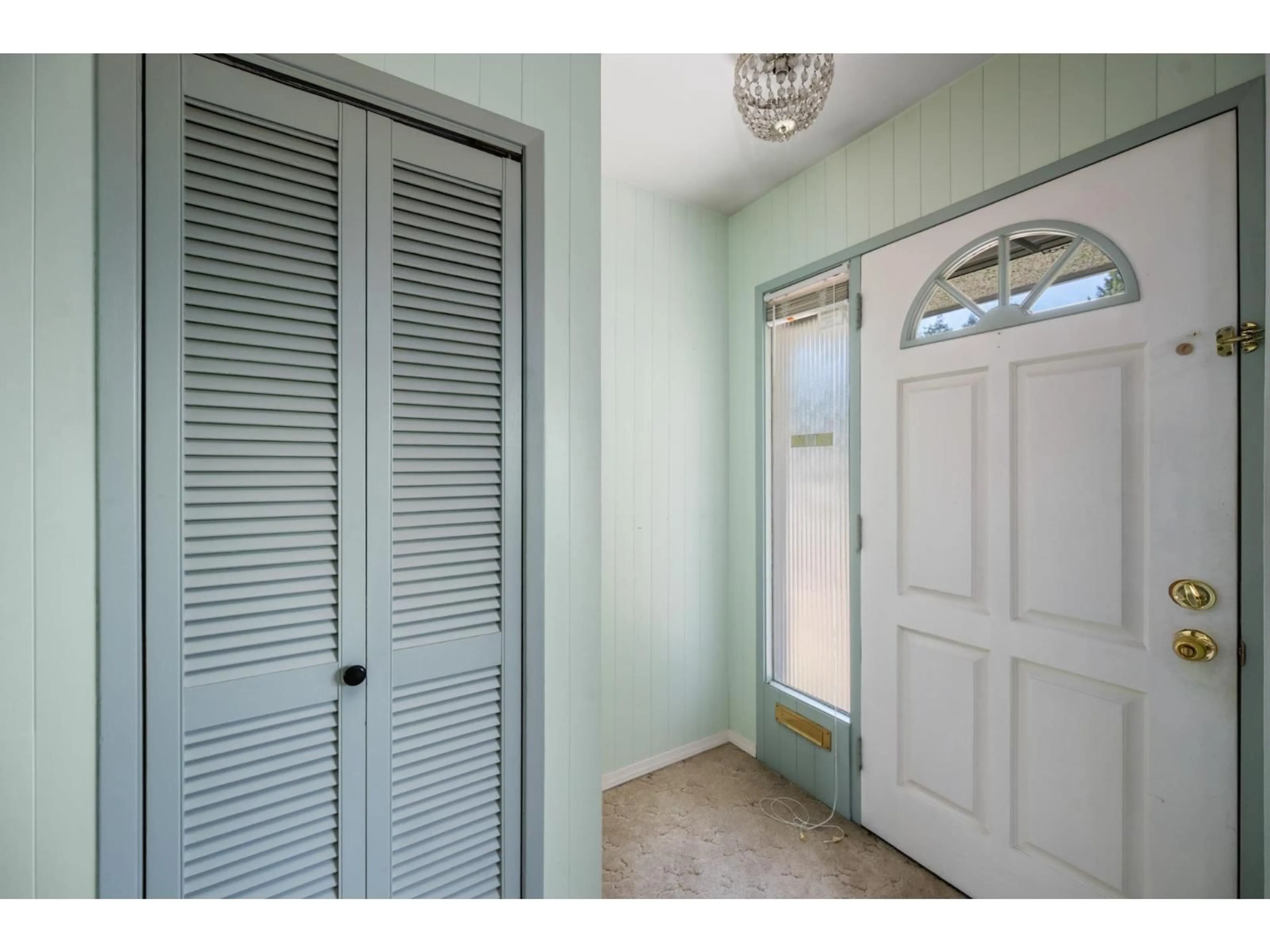 Indoor entryway for 10836 128 STREET, Surrey British Columbia V3T3A3