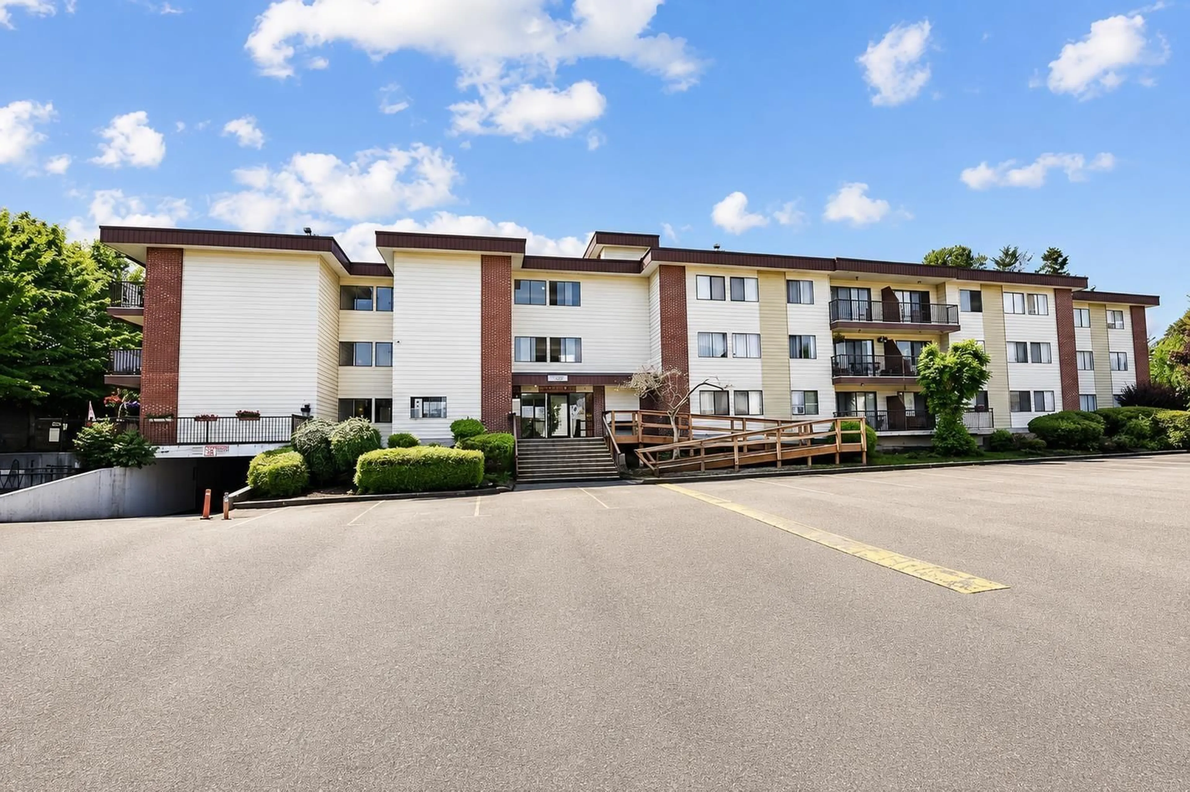 Patio, building for C345 - 1909 SALTON ROAD, Abbotsford British Columbia V2S5B6