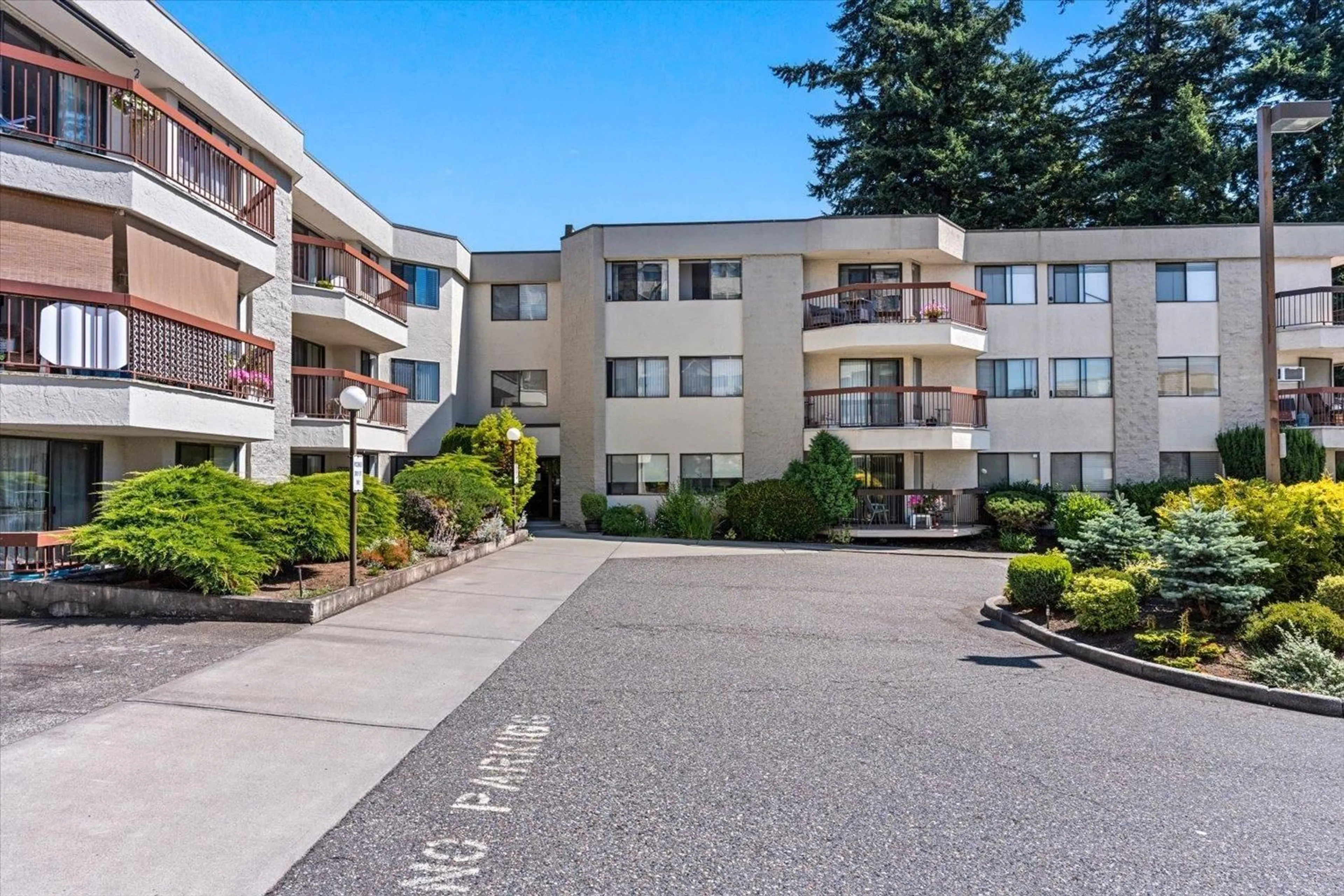 Patio, mountain view for 323 - 31955 OLD YALE ROAD, Abbotsford British Columbia V2T4N1