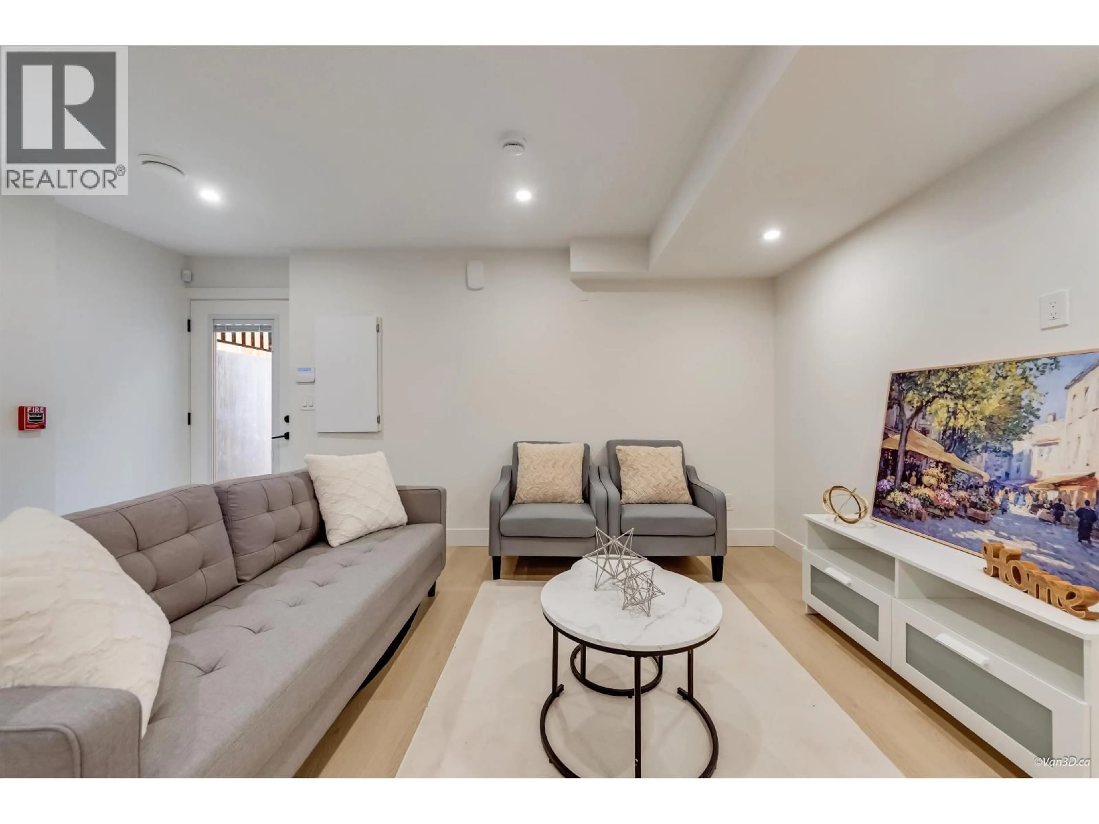 Living room with furniture, unknown for 1 - 7270 17TH AVENUE, Burnaby British Columbia V3N1K9