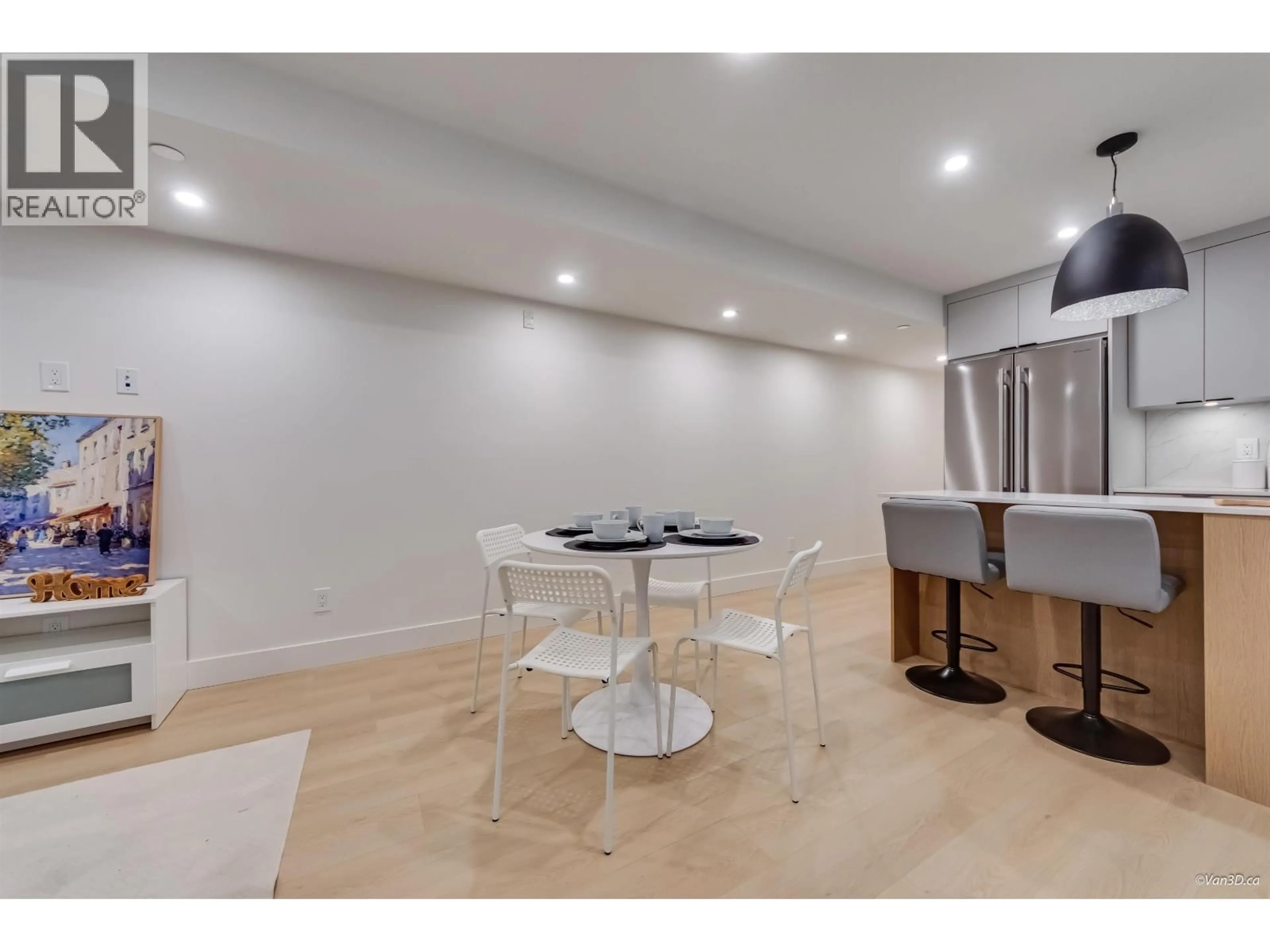 A pic of a room for 1 - 7270 17TH AVENUE, Burnaby British Columbia V3N1K9