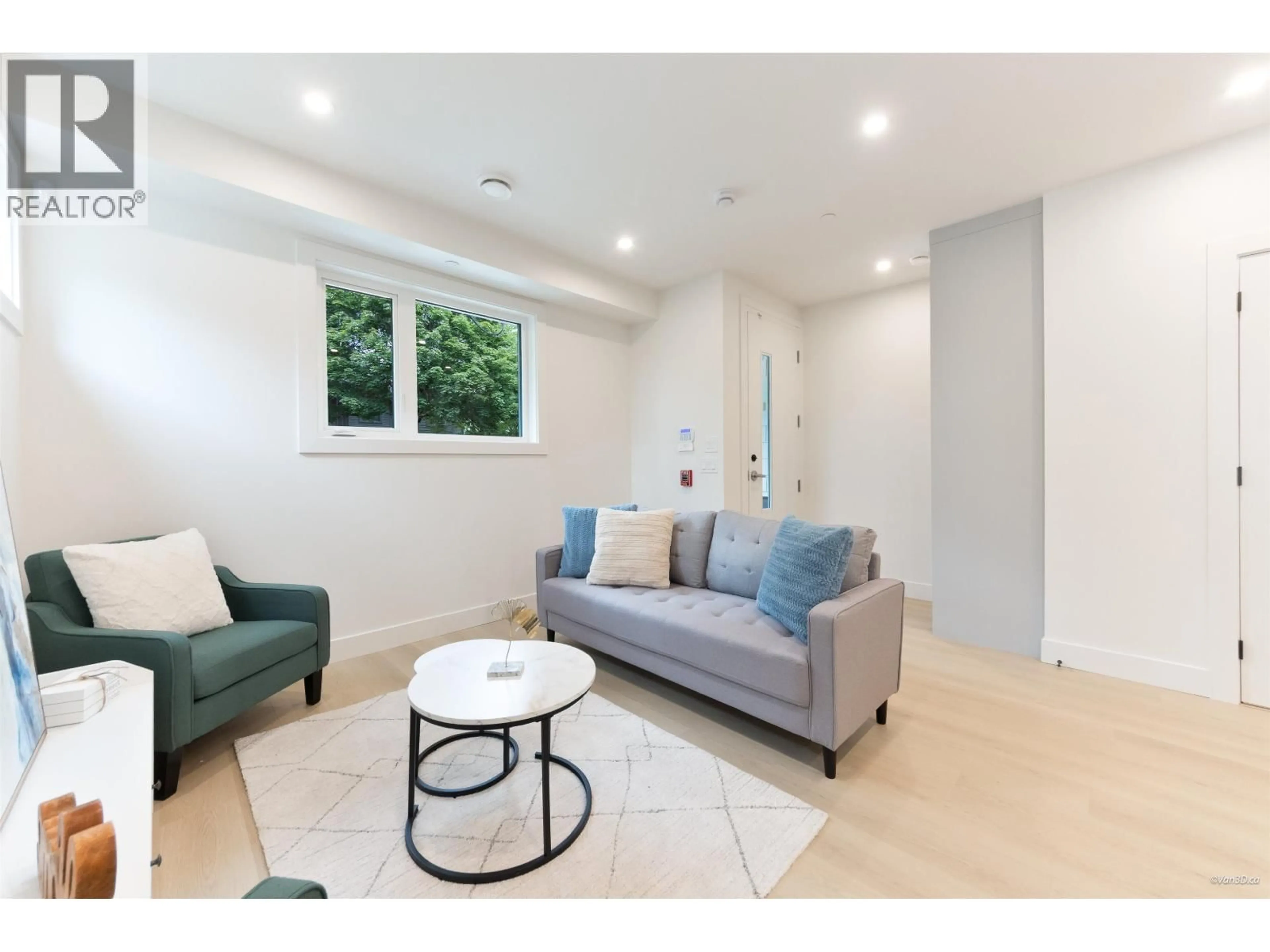 Living room with furniture, unknown for 3 - 7270 17TH AVENUE, Burnaby British Columbia V3N1K9